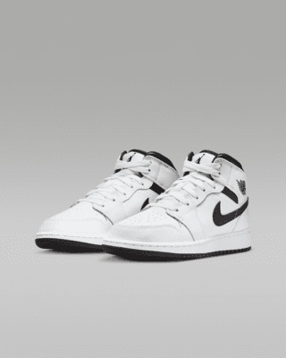 Air Jordan 1 Mid Older Kids' Shoes