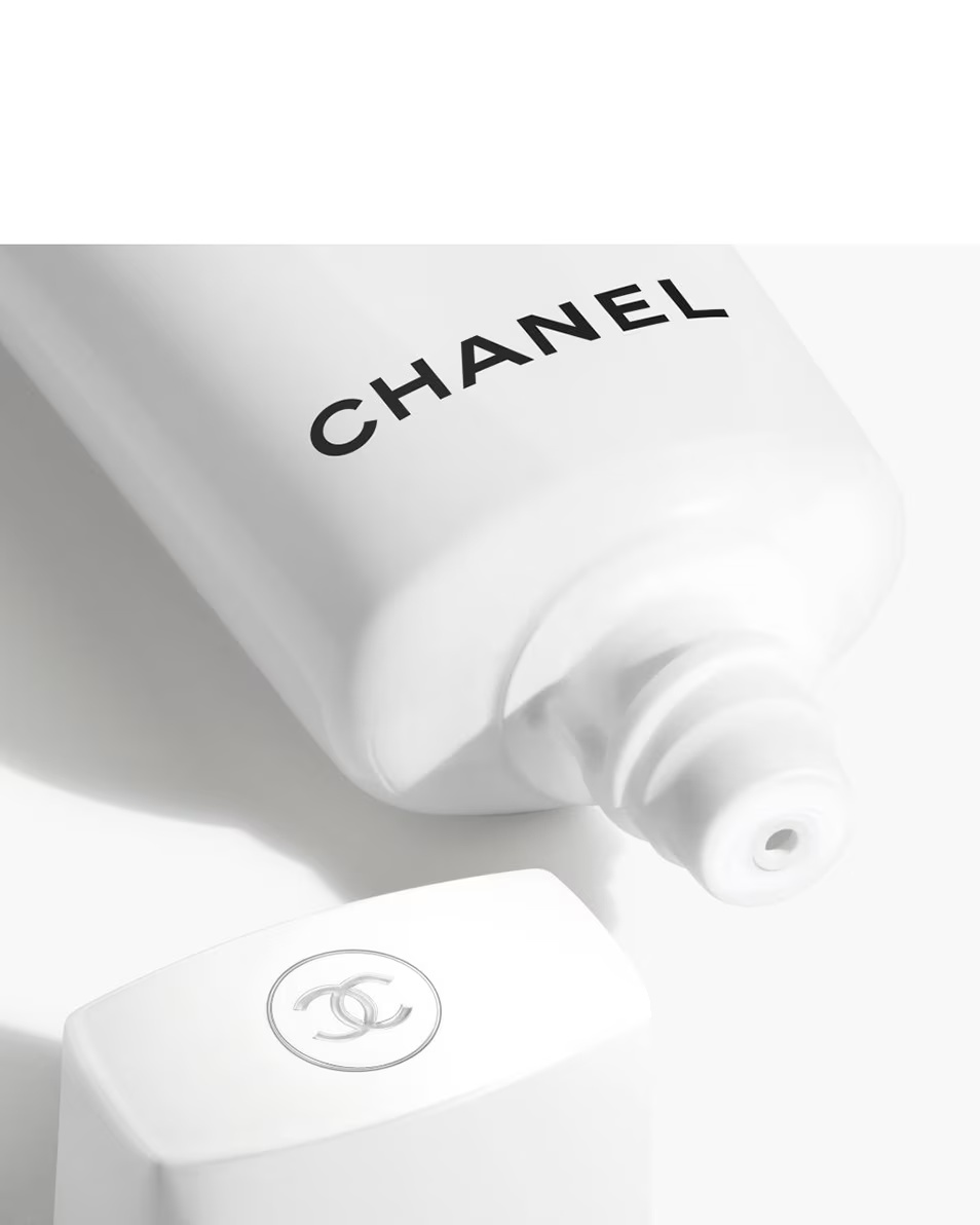CHANEL UV ESSENTIEL ΠΡΟΣΤΑΣΙΑ ΠΑΓΚΟΣΜΙΑ SPF50