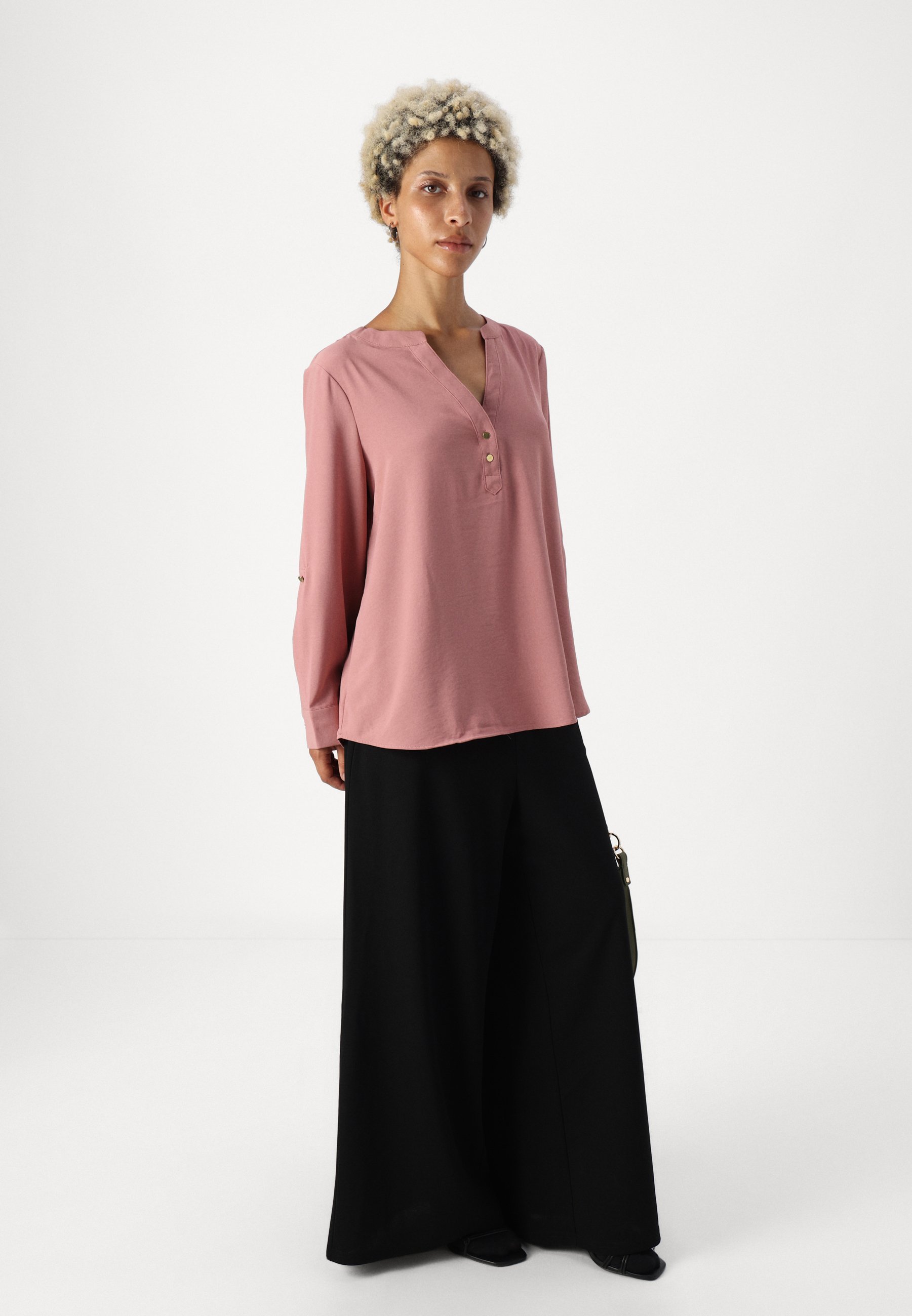 Vero Moda Petite VMLIVA SUPER WIDE PANTS - Hose - schwarz