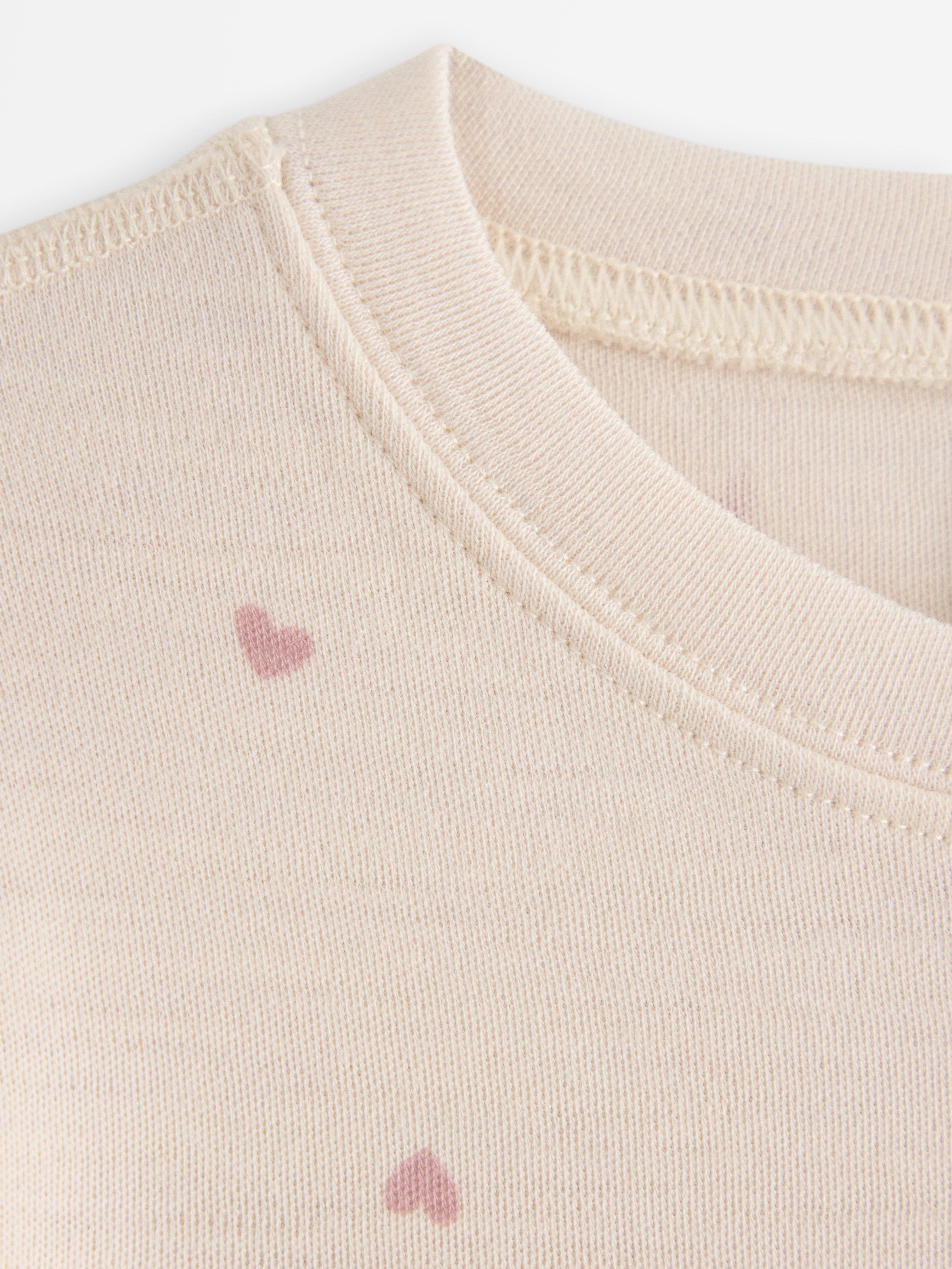 Top de manga larga de lana merino color beige claro.
