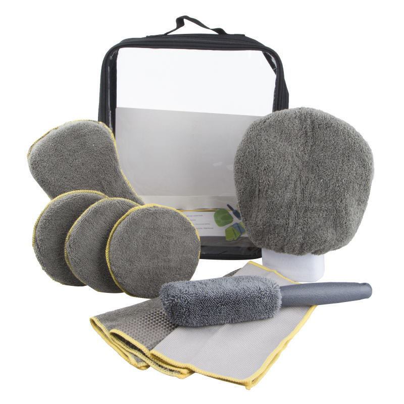 Kit de nettoyage auto 9 pièces en microfibre grise : serviette, éponge, gant de lavage et tampons applicateurs de polish.