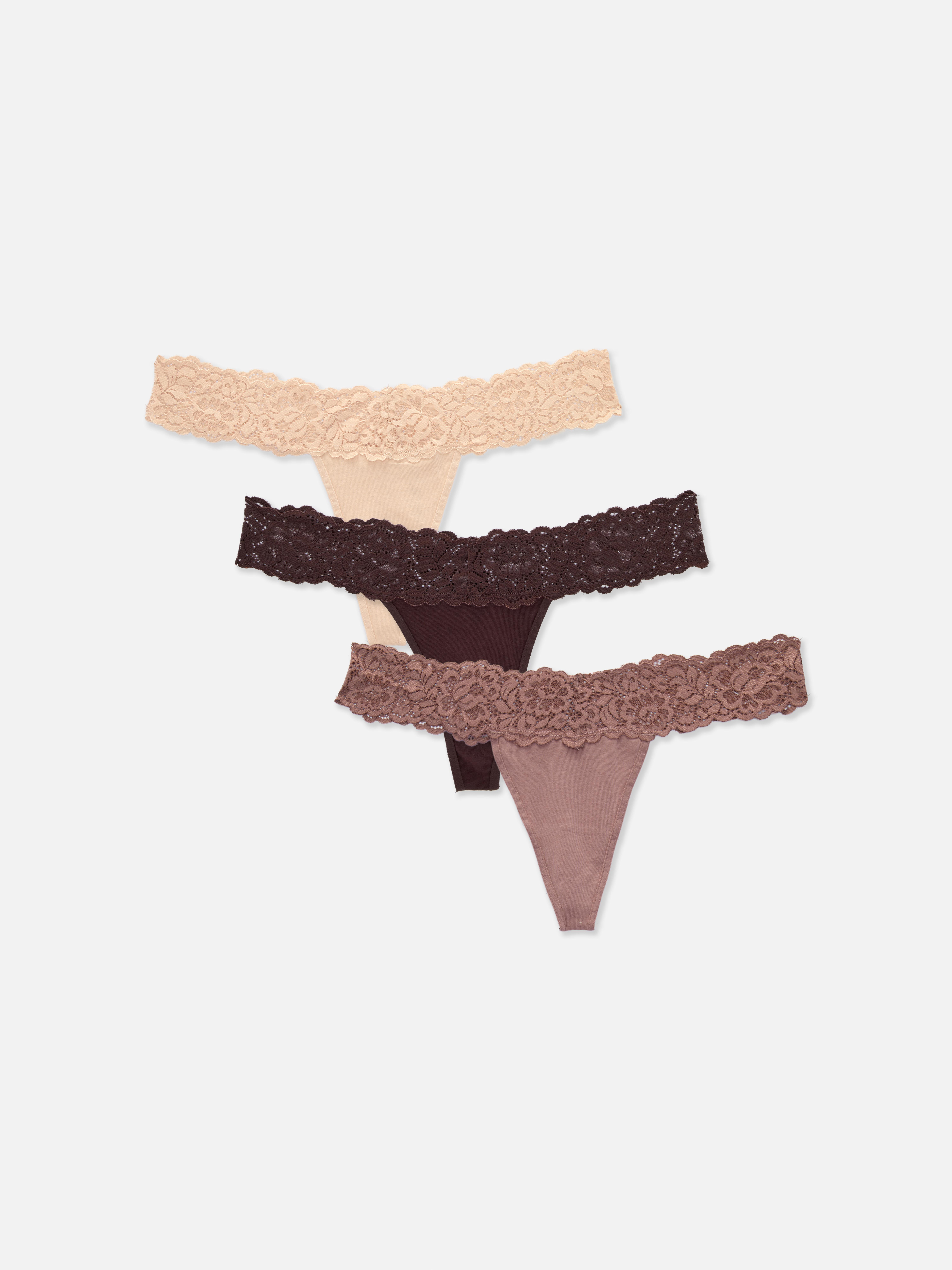 Blondetruser, sett med 3. Myk nødvendighet møter sensualitet i disse trusene laget av blonder og elastisk stoff!
