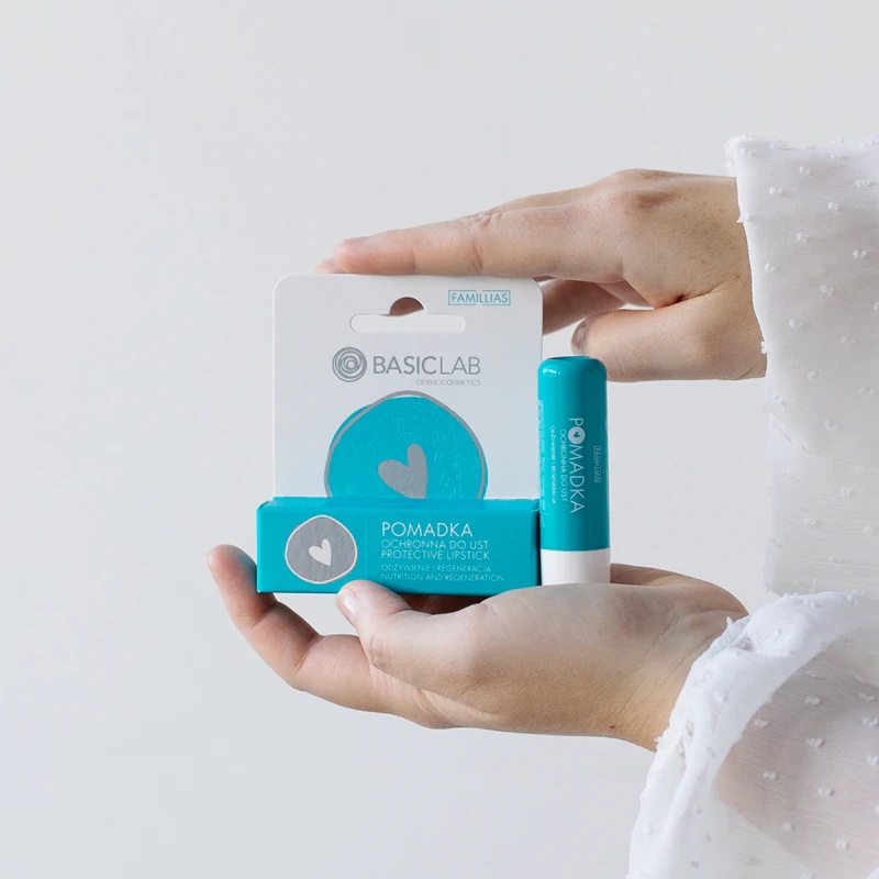 BasicLab Dermocasmetics Famillias хранљиви балзам за усне