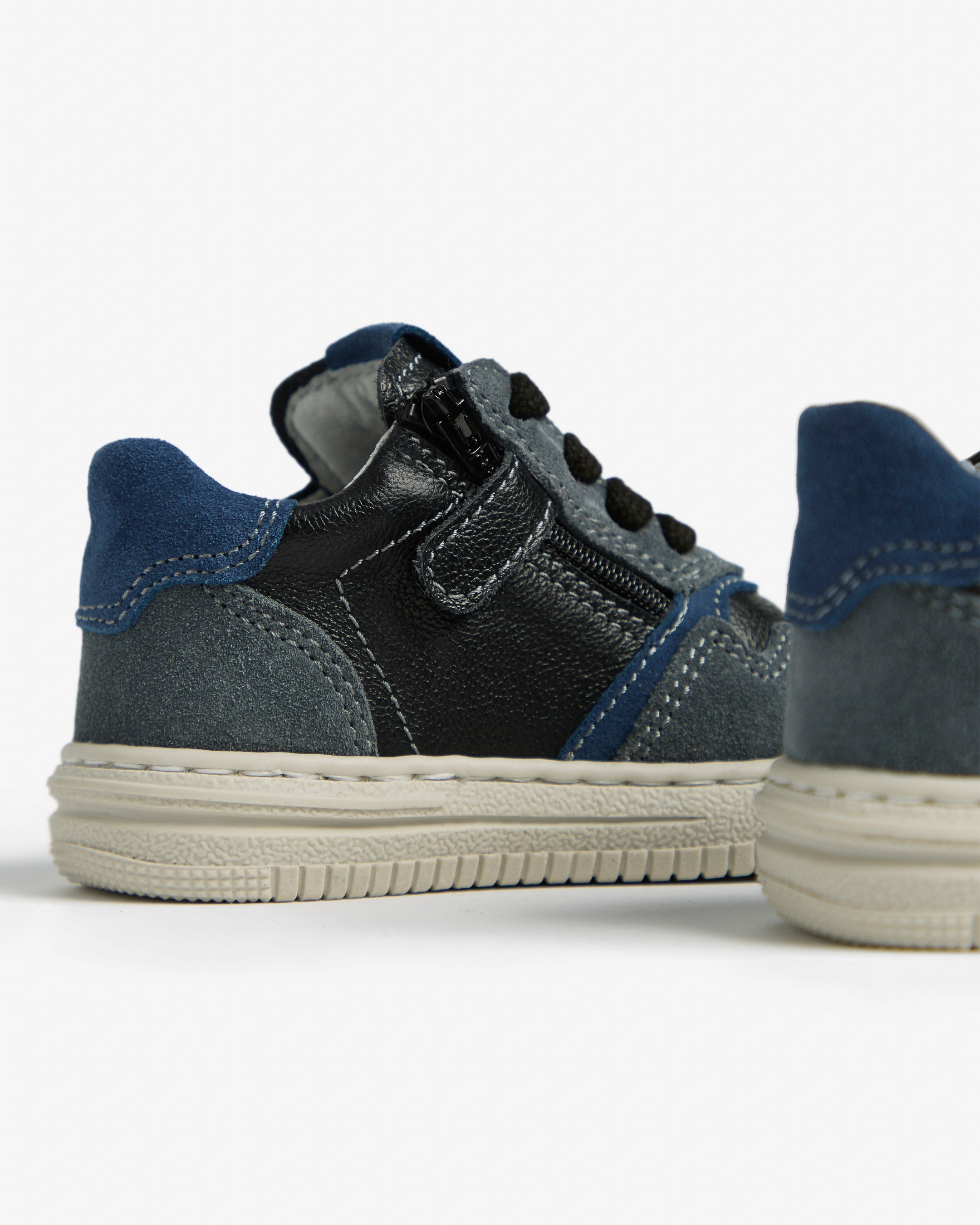  Junior-Sneaker aus Leder und Wildleder für Kinder