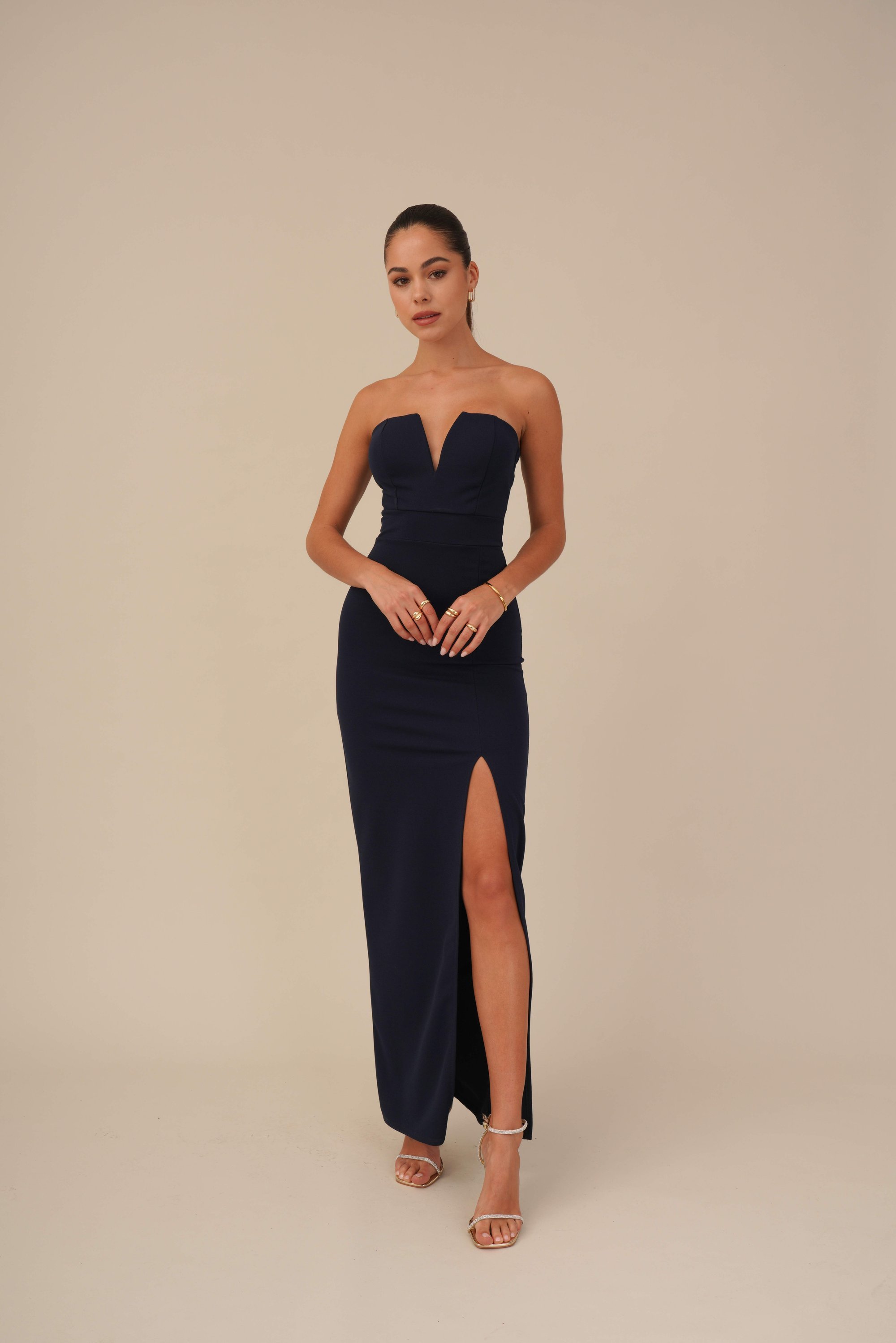 WAL G. ANNA Maxikleid mit V-Ausschnitt – Festliche Kleidung – Marineblau
