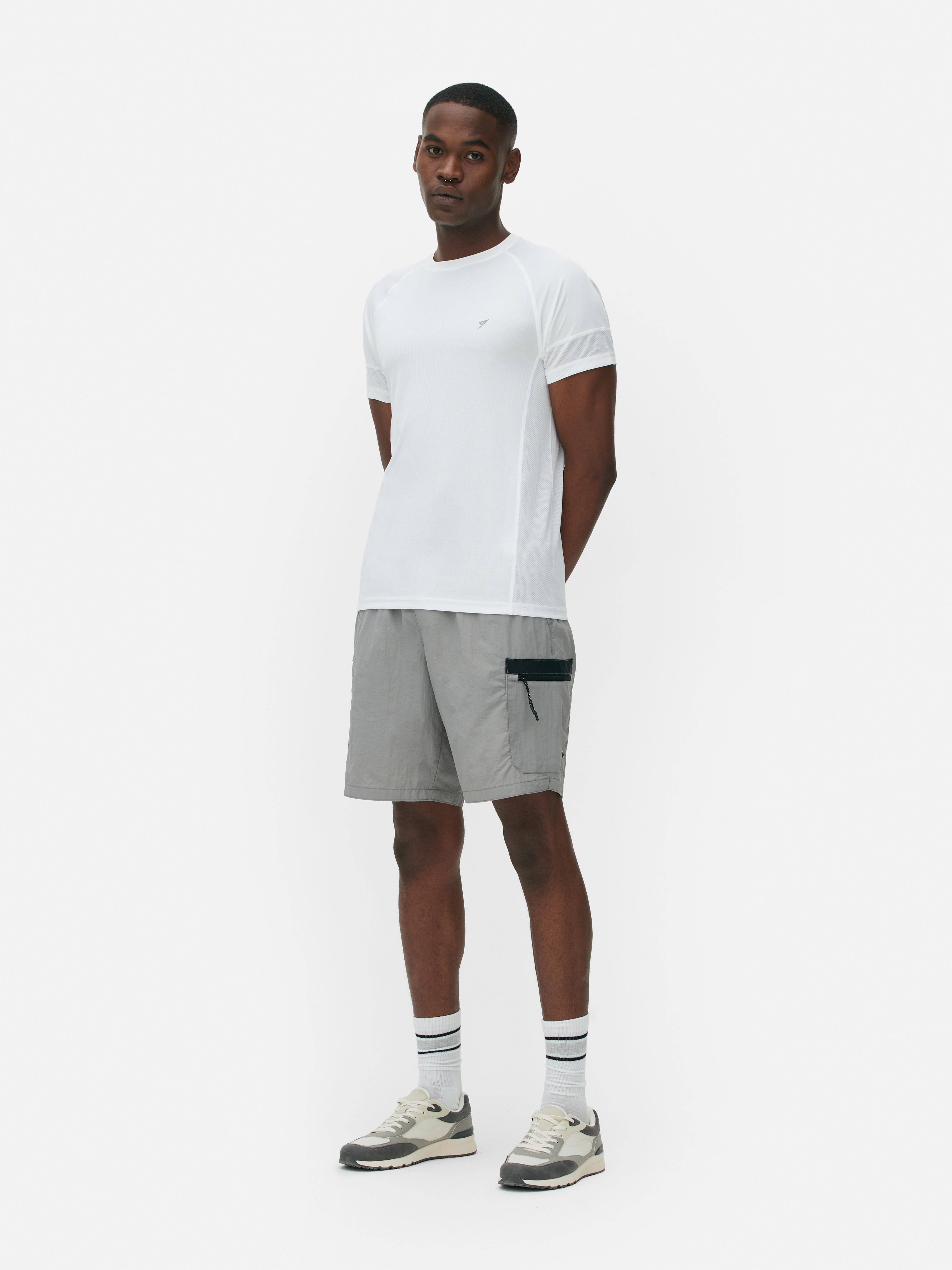 Tricou sport cu mânecă scurtă Extinde-ți colecția de articole sportive cu acest tricou cu guler rotund, mâneci scurte și logo reflectorizant
