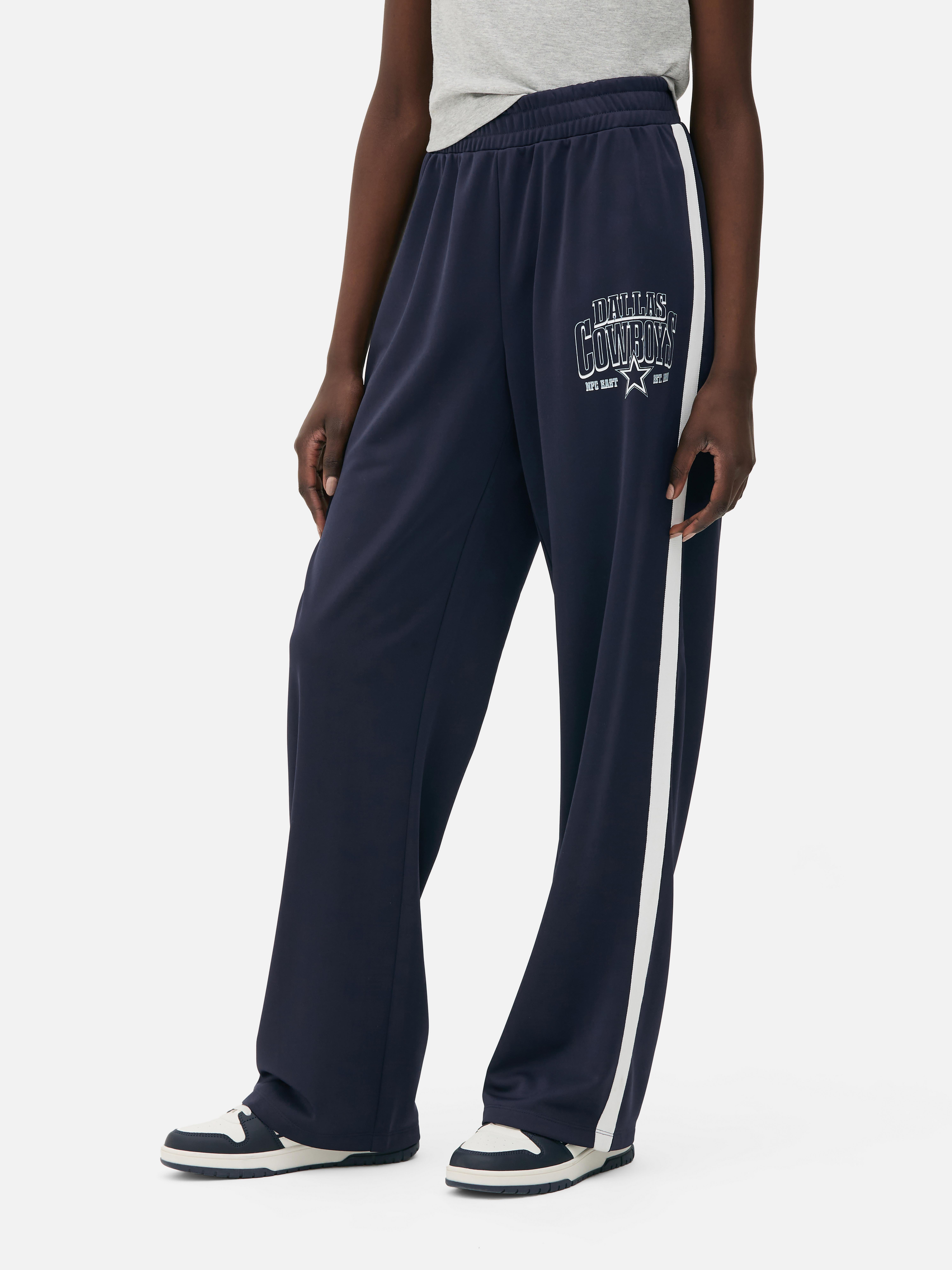 Pantaloni de jogging NFL Dallas Cowboys cu croială largă Un pantalon de jogging Dallas Cowboys cu croială largă și talie elastică lată