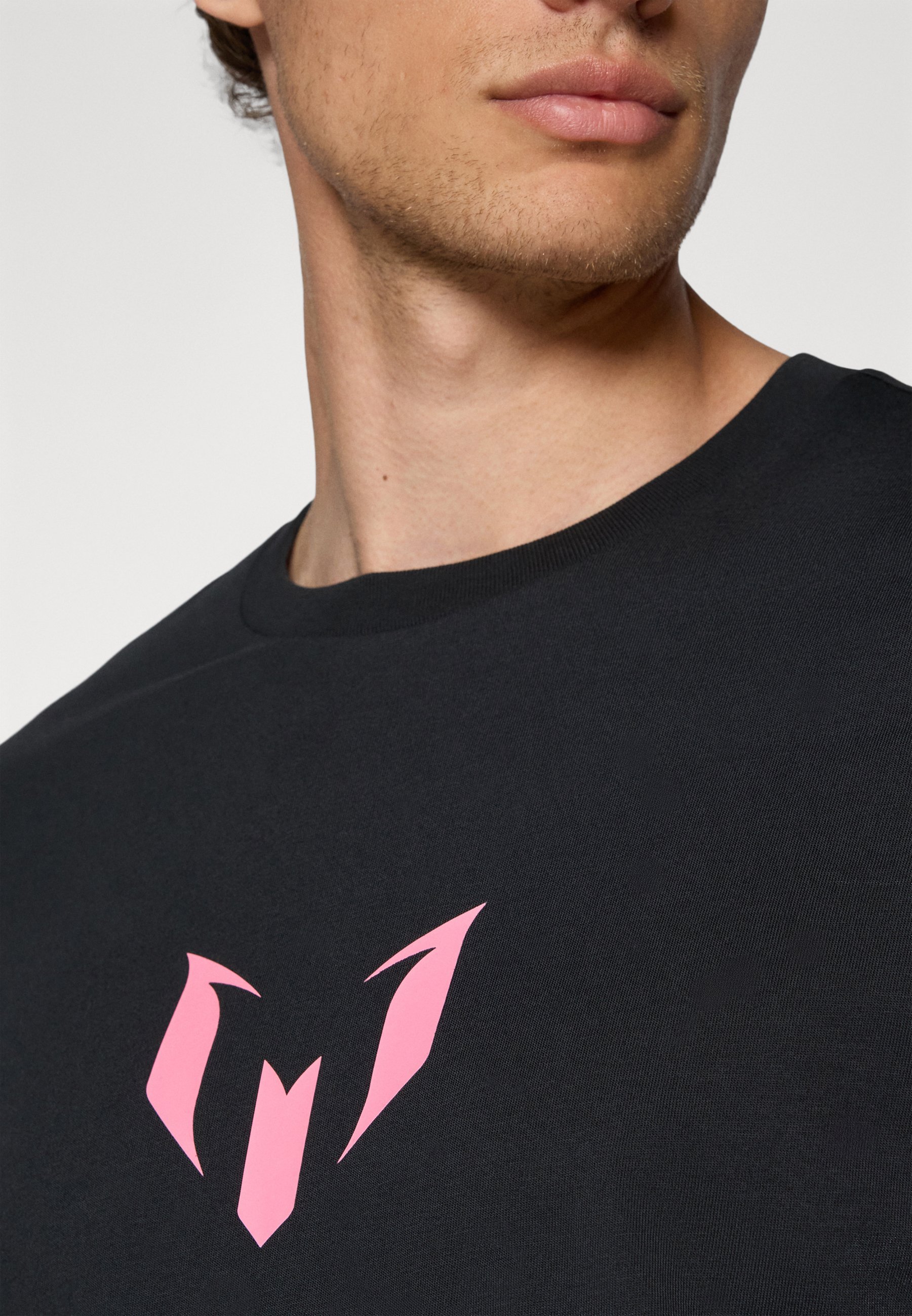 adidas Performance MESSI NAAM & NUMMER GRAPHIC T-SHIRT - Bedrukt T-shirt - zwart