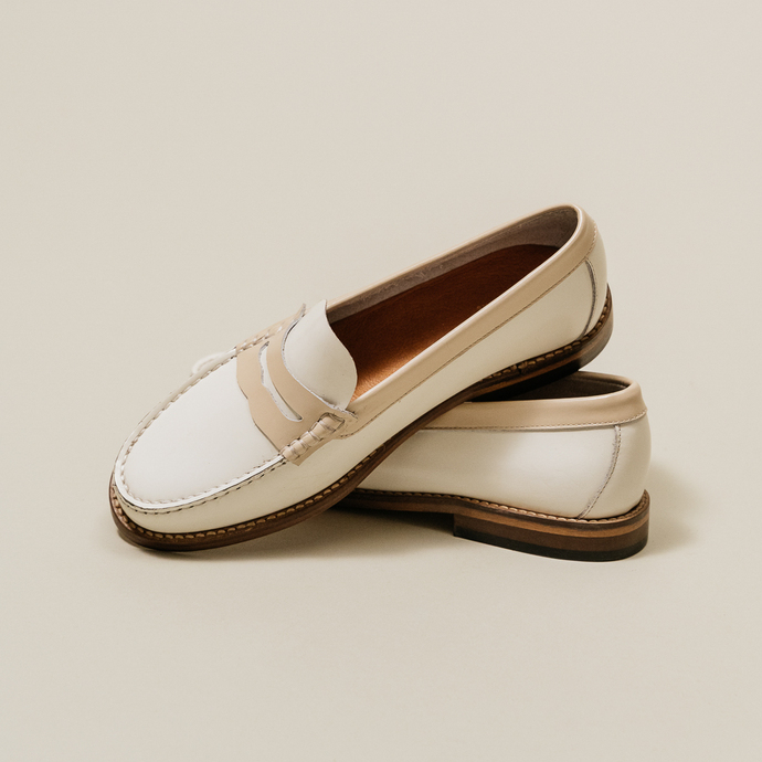 Mocassins  en cuir glacé écru et beige