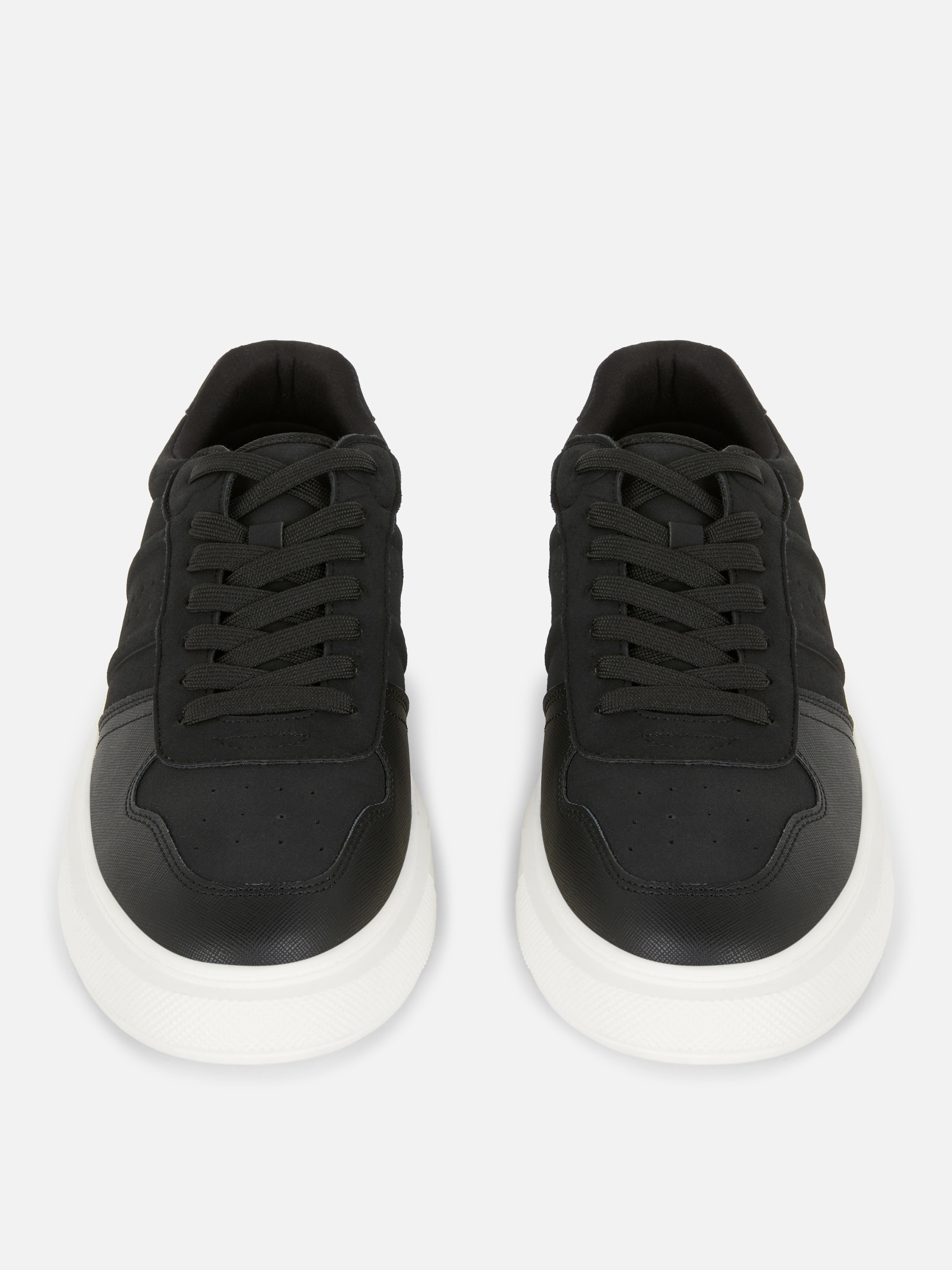 Sneakers basse Kem con lacci. Eleganti sneakers stringate con inserti della collezione Kem.