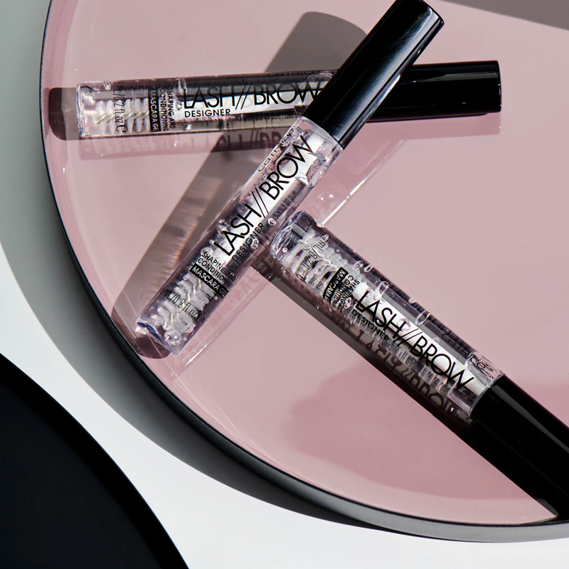 Máscara em gel Catrice Lash Brow Designer para sobrancelhas e cílios.
