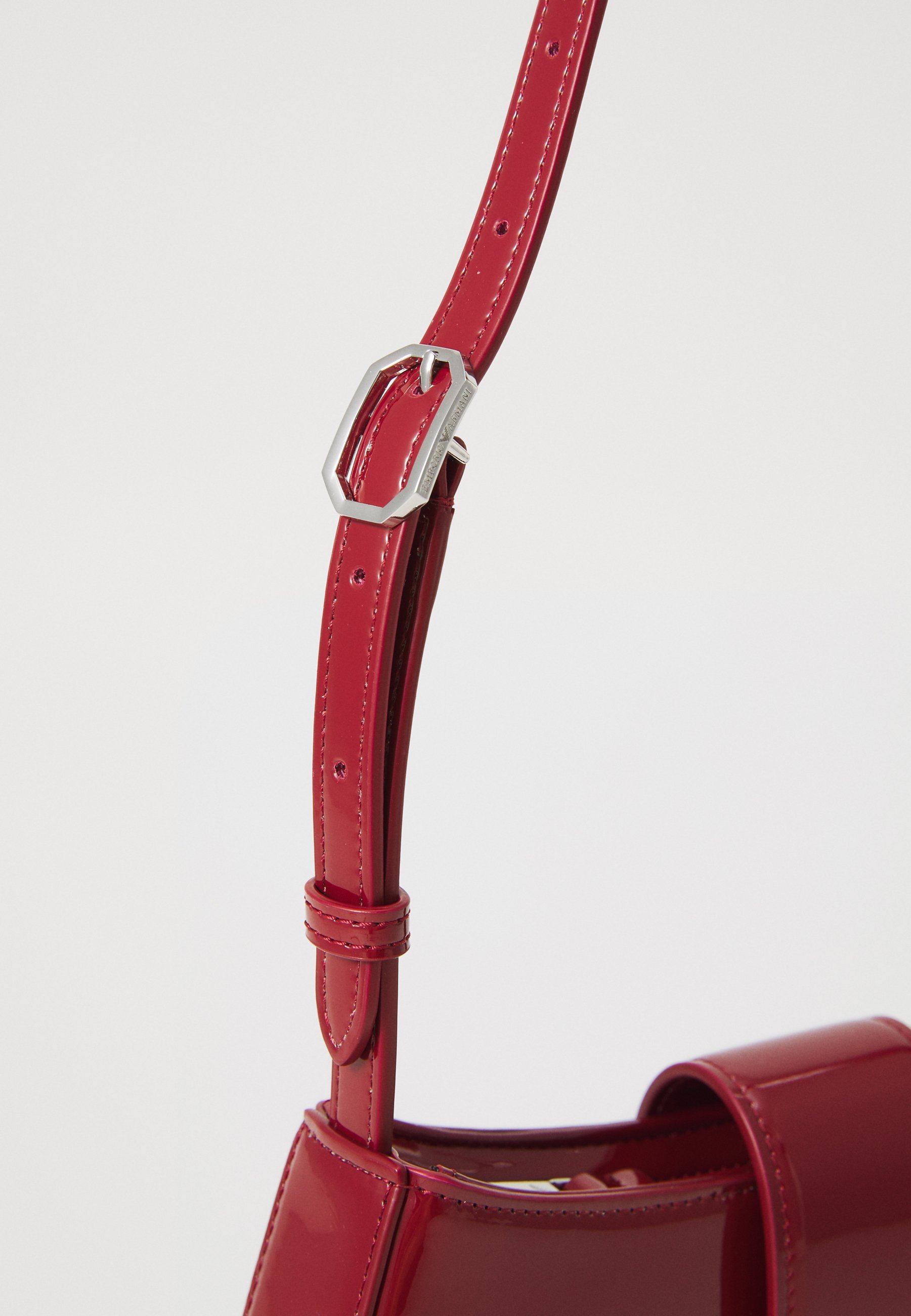 Emporio Armani SHOULDER BAG - Handtas - carminio