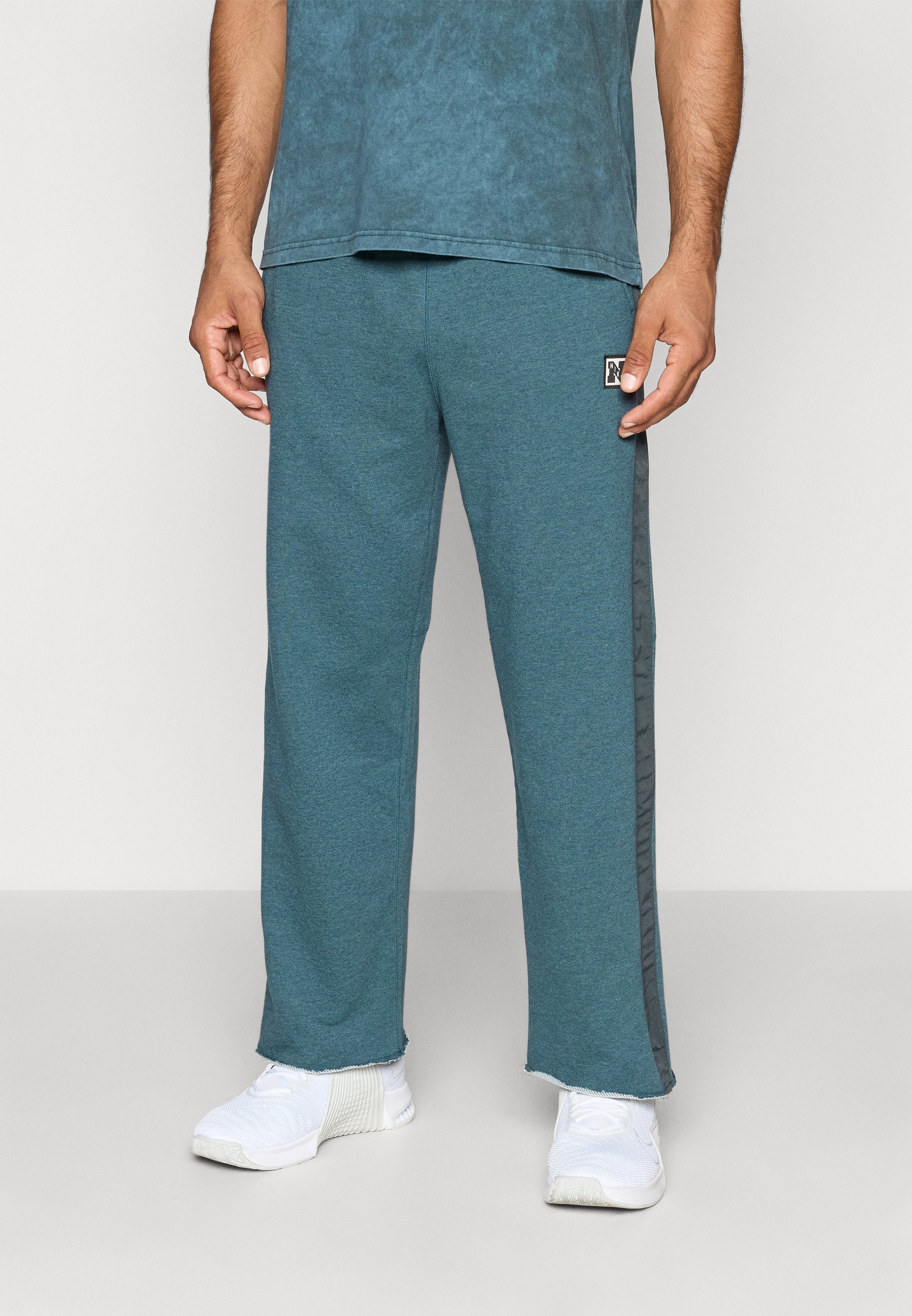 Pantaloni Nike Performance HERITAGE - Pantaloni da tuta - alghe marine/erica/avorio chiaro