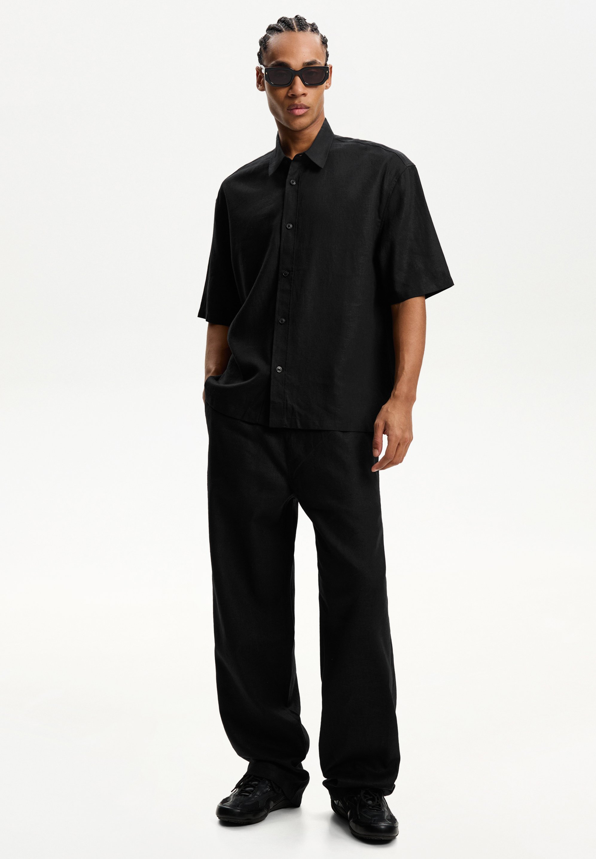 Pantaloni Bershka in misto lino - neri