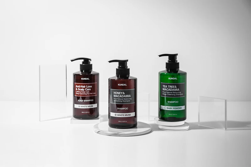 Shampoo natural KUNDAL com mel e almíscar branco de macadâmia para cabelos secos e danificados.