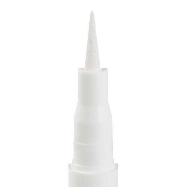 „Kruidvat Infallible Flicks 05“ pieniškai baltas matinis akių kontūro pieštukas, 1 ml