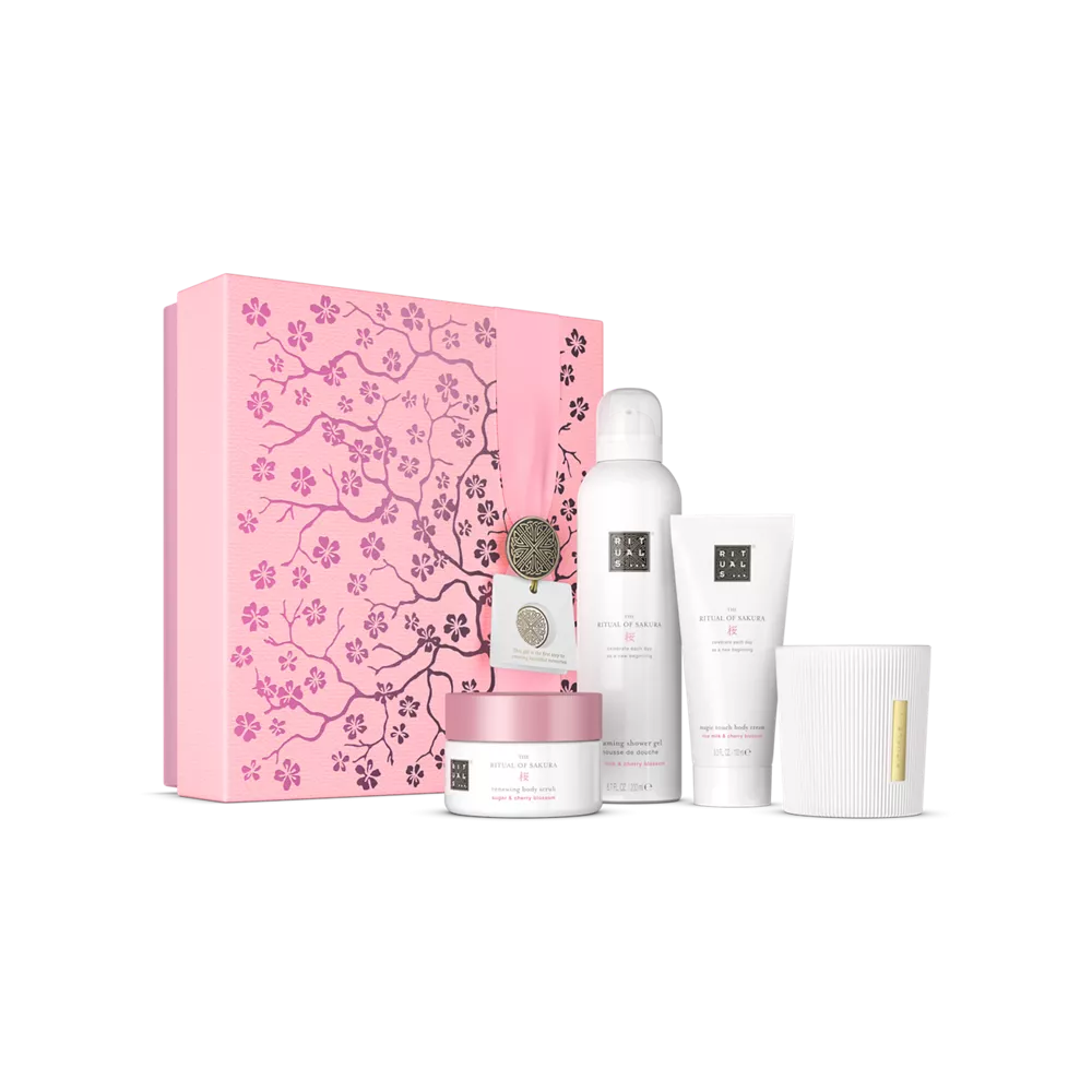 El set de regalo Ritual of Sakura M: gel de ducha espumoso 200 ml, crema corporal 100 ml, exfoliante corporal 125 g, vela 140 g.