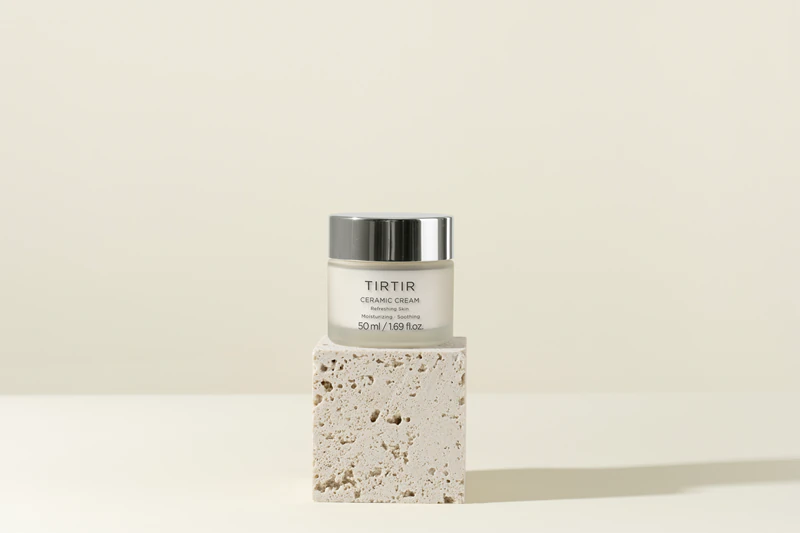 Creme Cerâmico TIRTIR: creme hidratante refrescante para pele seca.