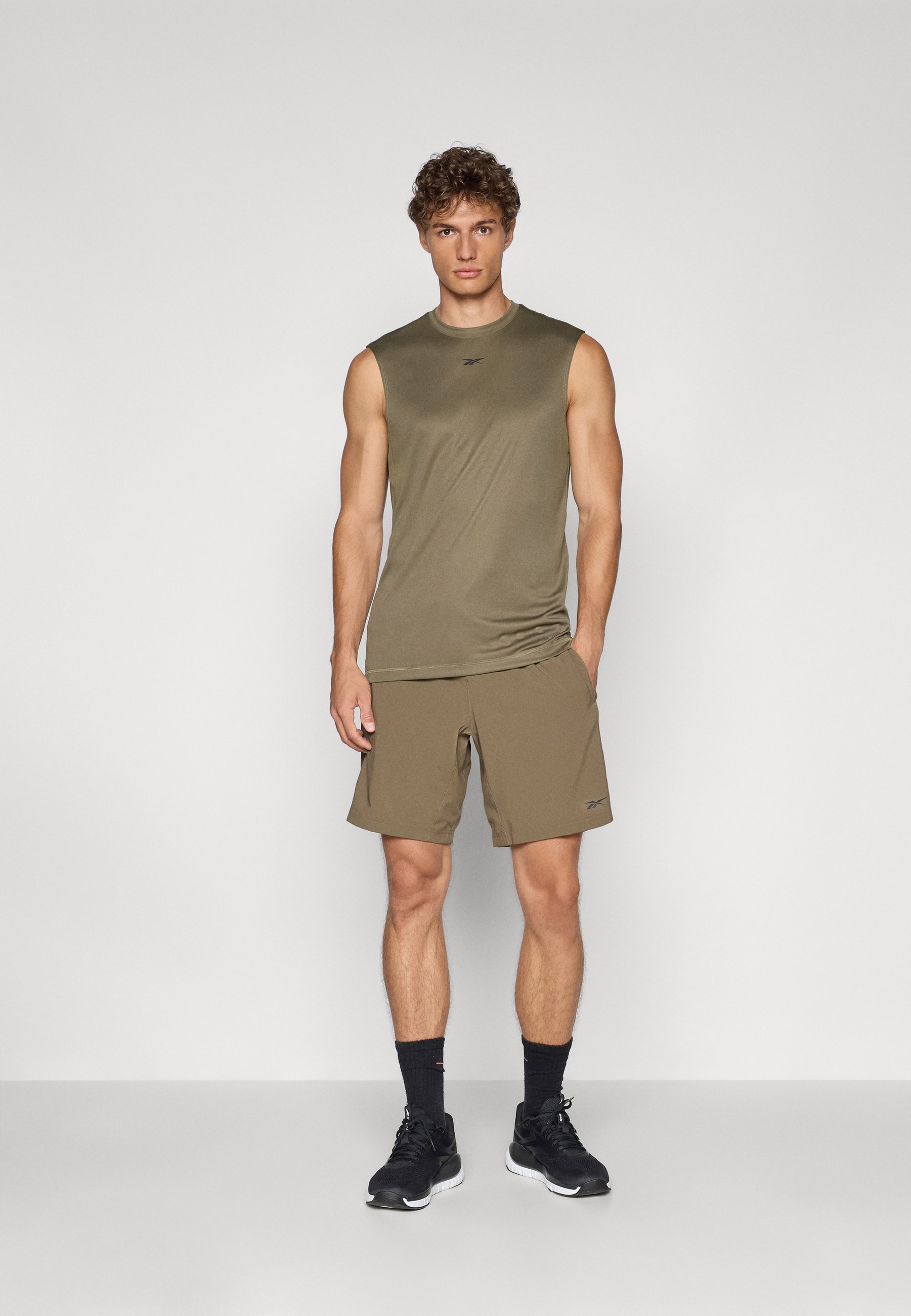 Reebok TRAIN SHORTS - Sportshorts - legergroen