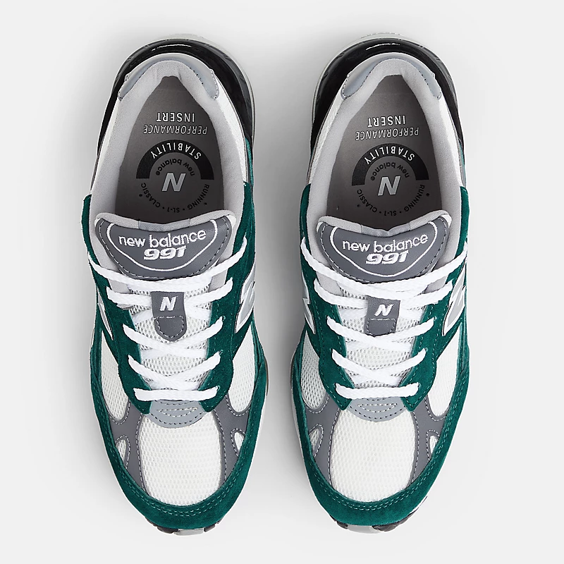 Sapato feminino Bright Renaissance 991v1, fabricado no Reino Unido, modelo Pacific com detalhes em liga metálica e preto.