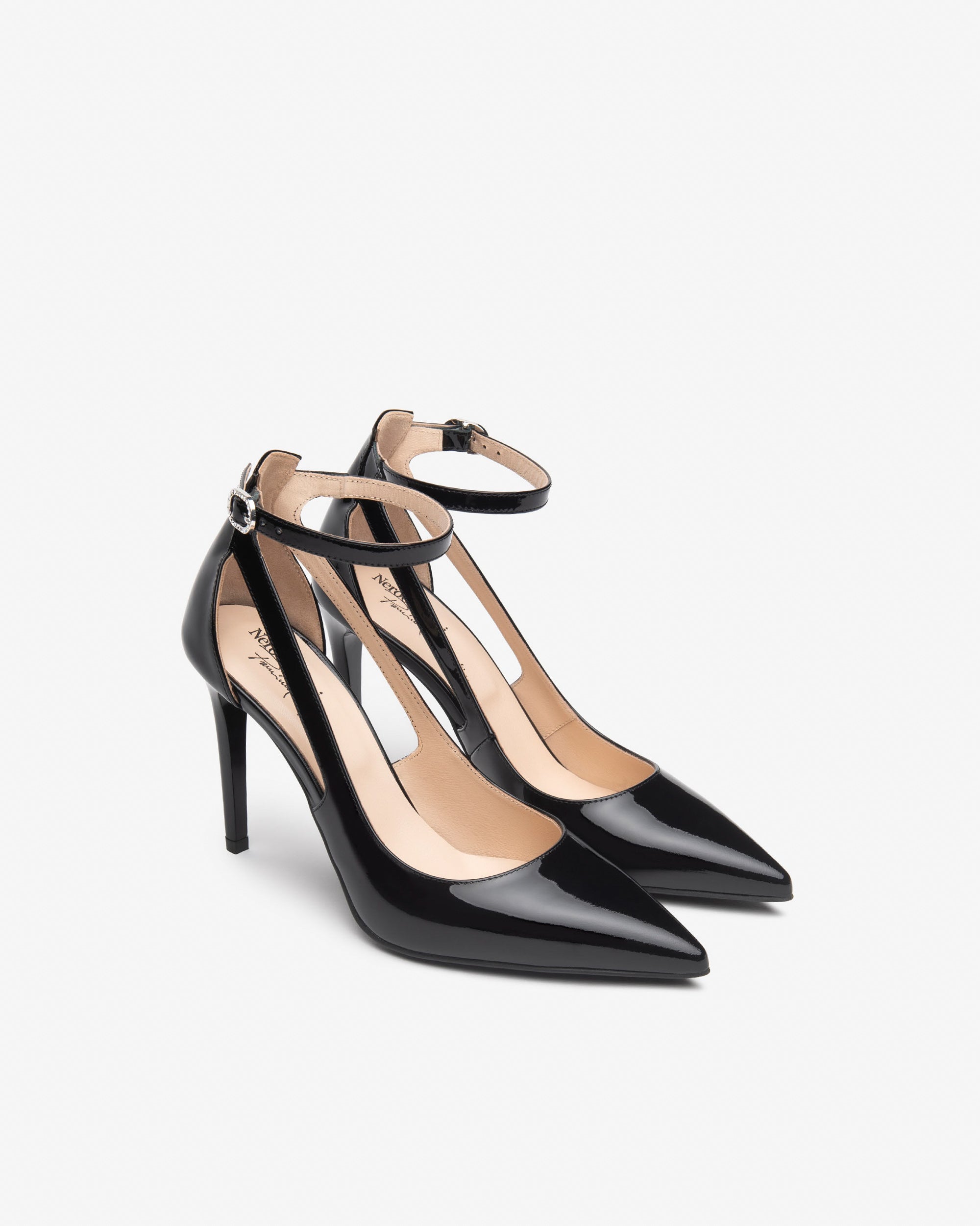  Damen-Pumps aus Lackleder