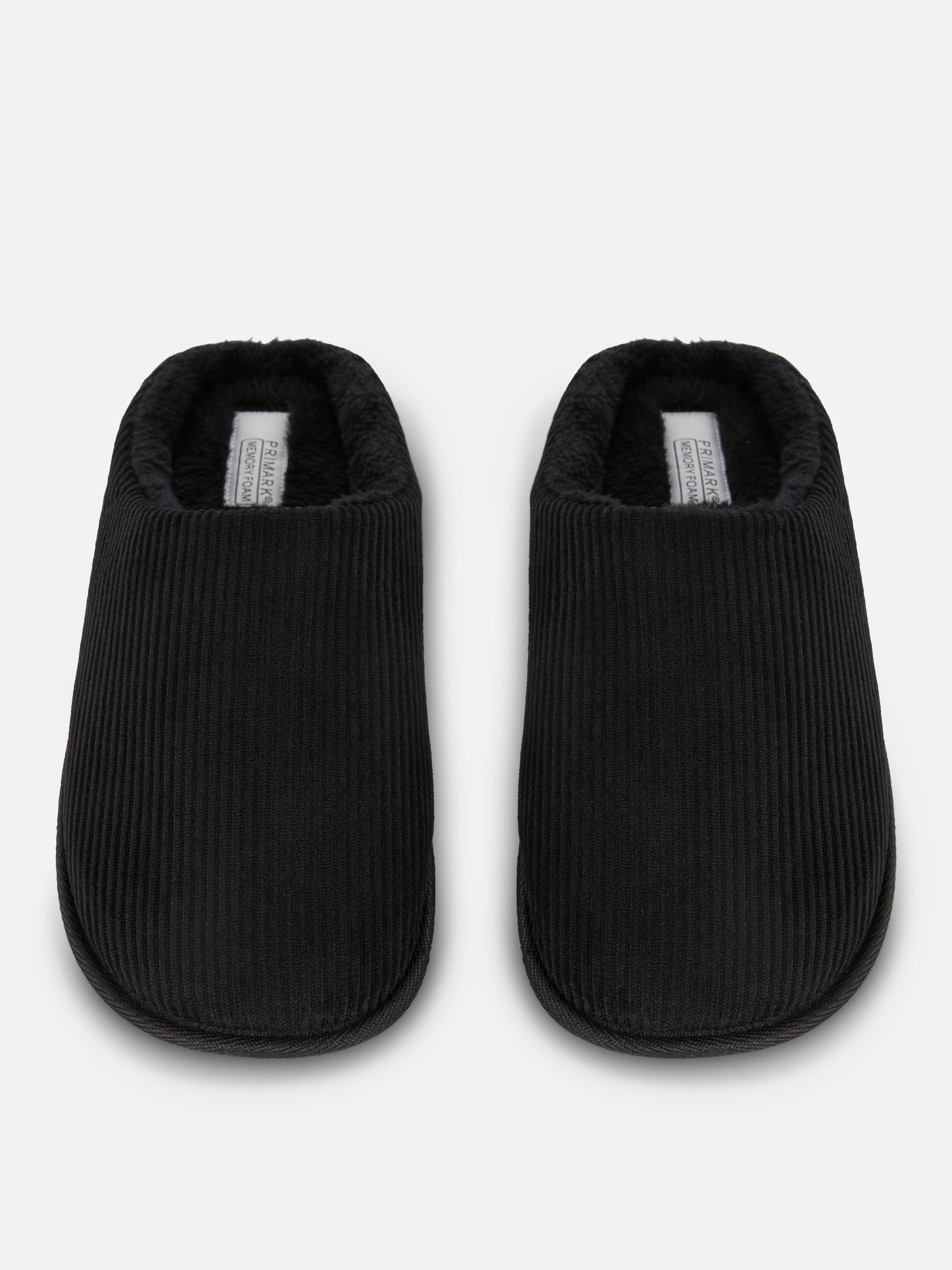 Pantofole in velluto a coste Aggiungi un tocco di eleganza al tuo abbigliamento serale con le nostre pantofole in velluto a coste