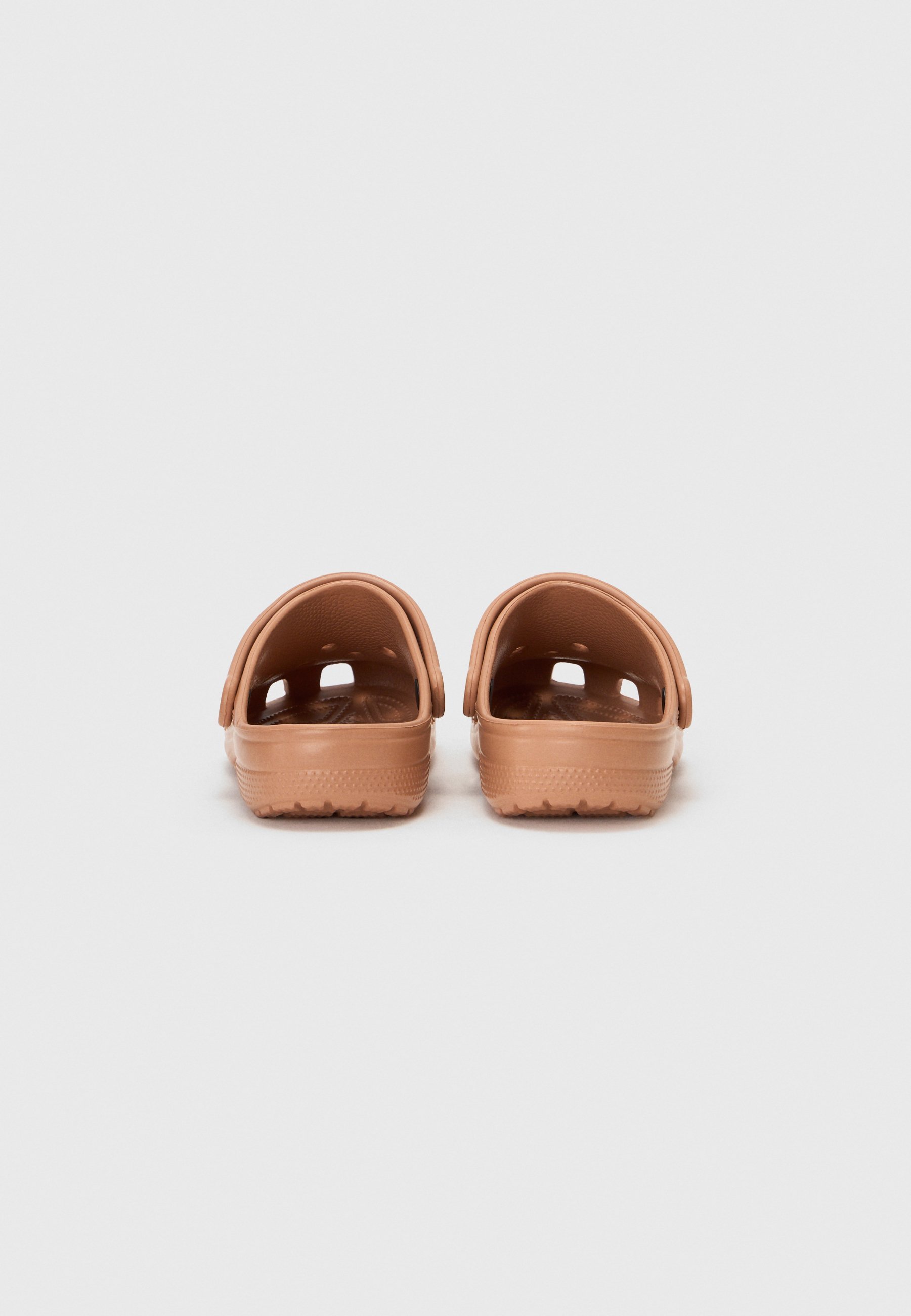 Klapki Crocs - korek