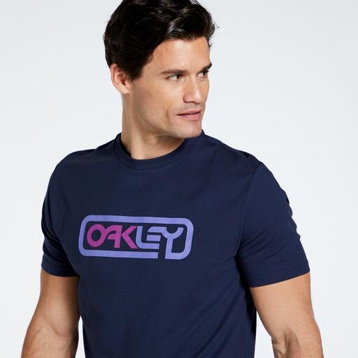 Oakley låst inde