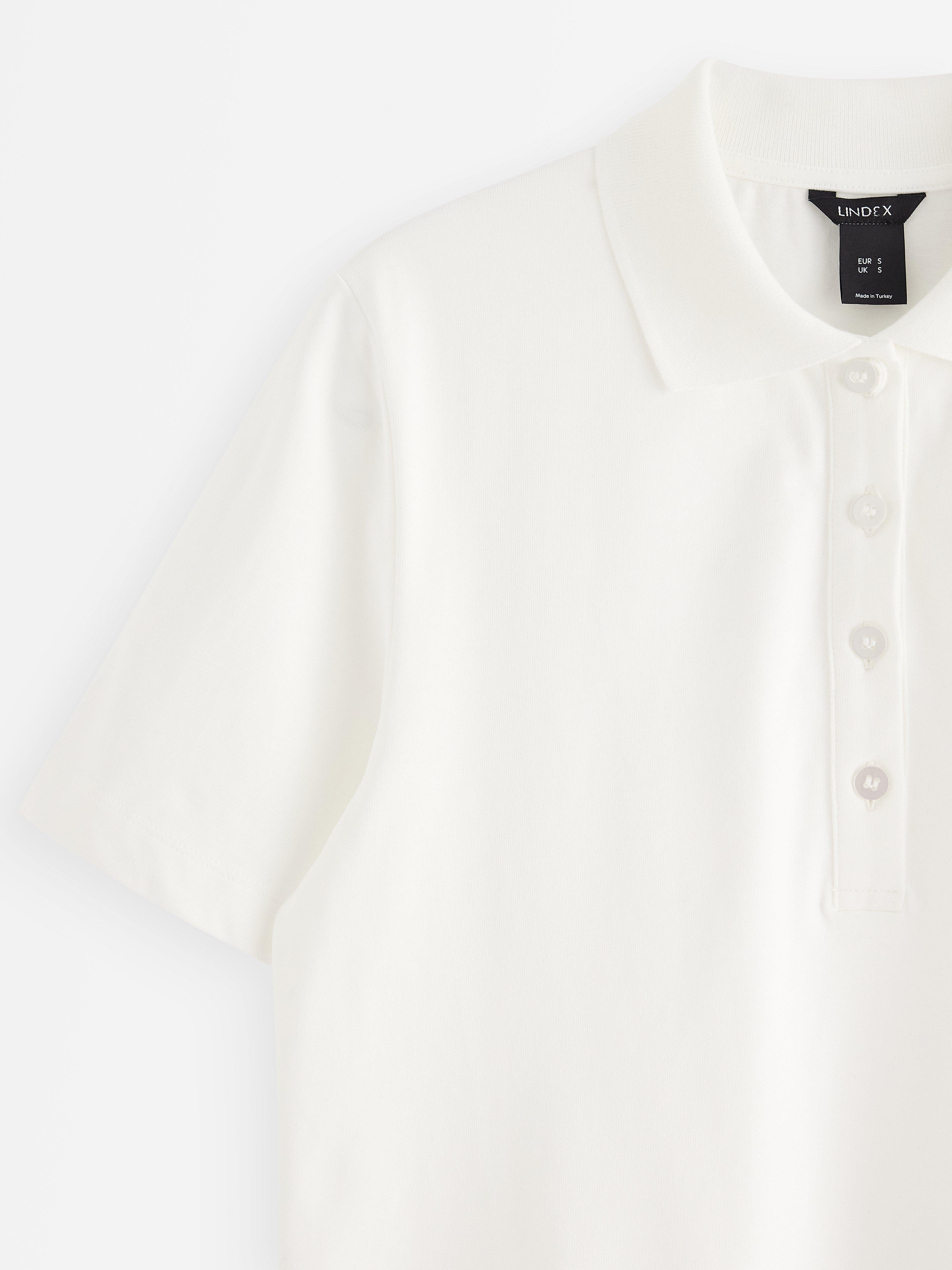 Top con cuello color blanco roto
