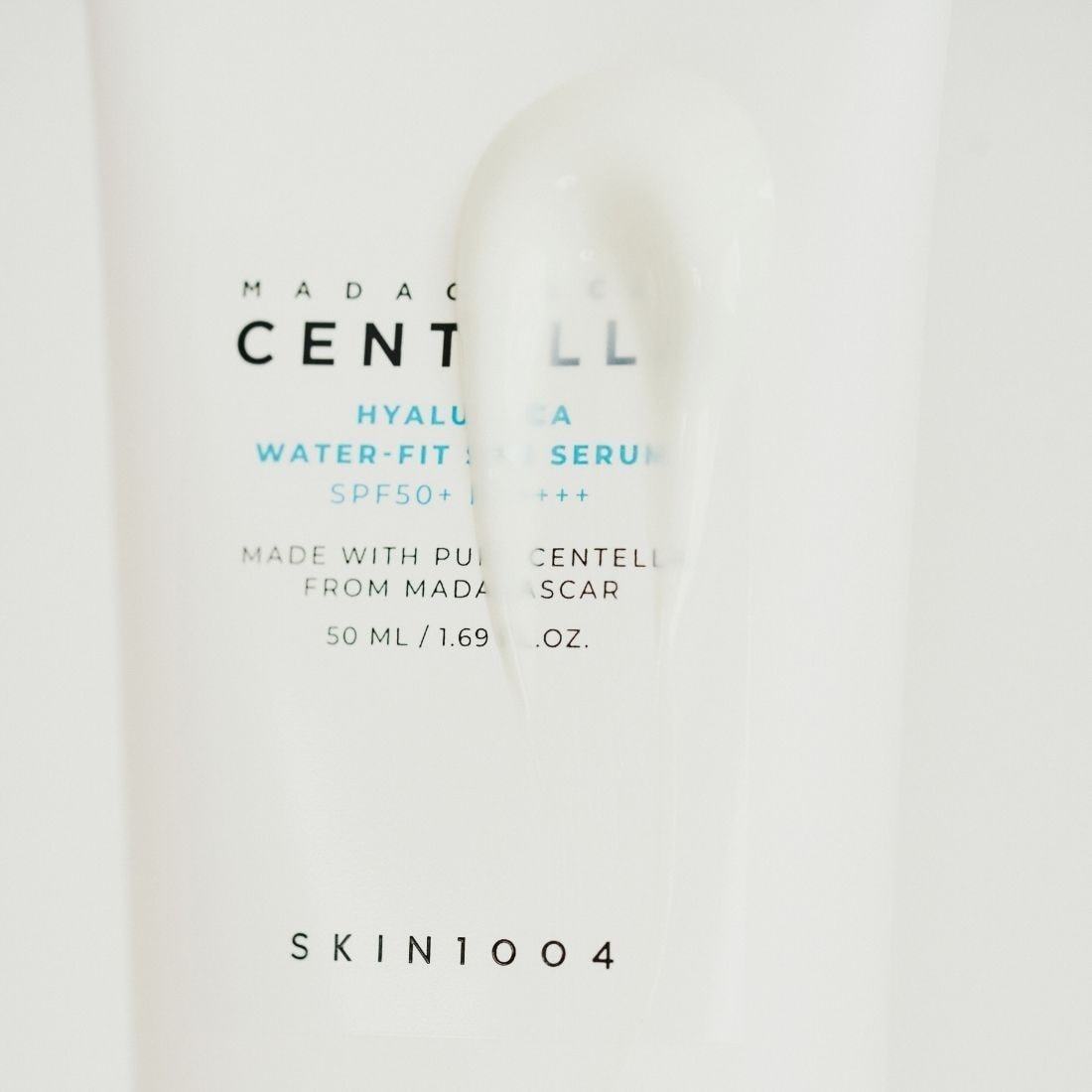 SKIN1004 krema za sunčanje Madagascar Centella Hyalu-Cica WATER-FIT serum za sunčanje – 50 ml