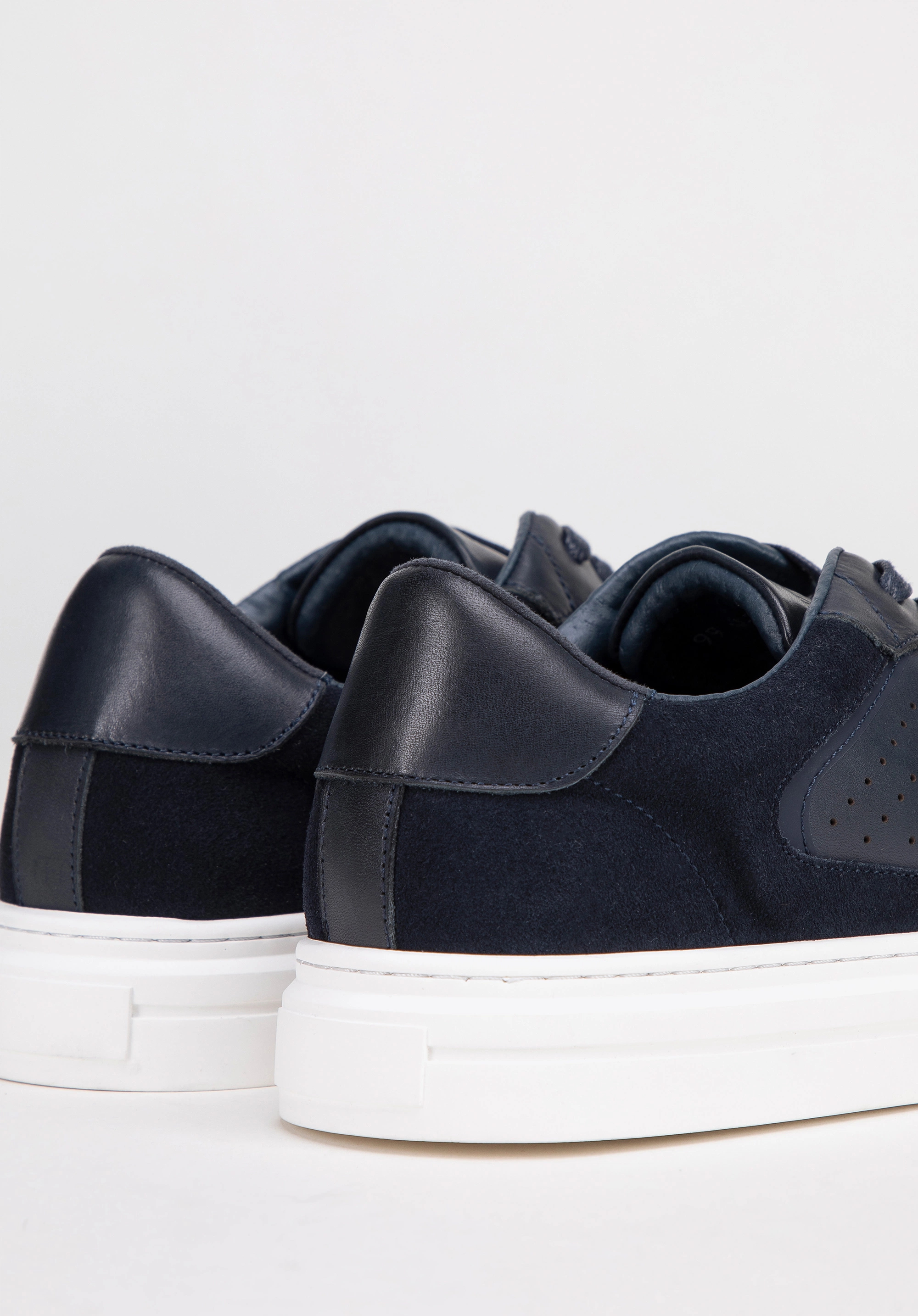 Męskie sneakersy ze skóry granatowe