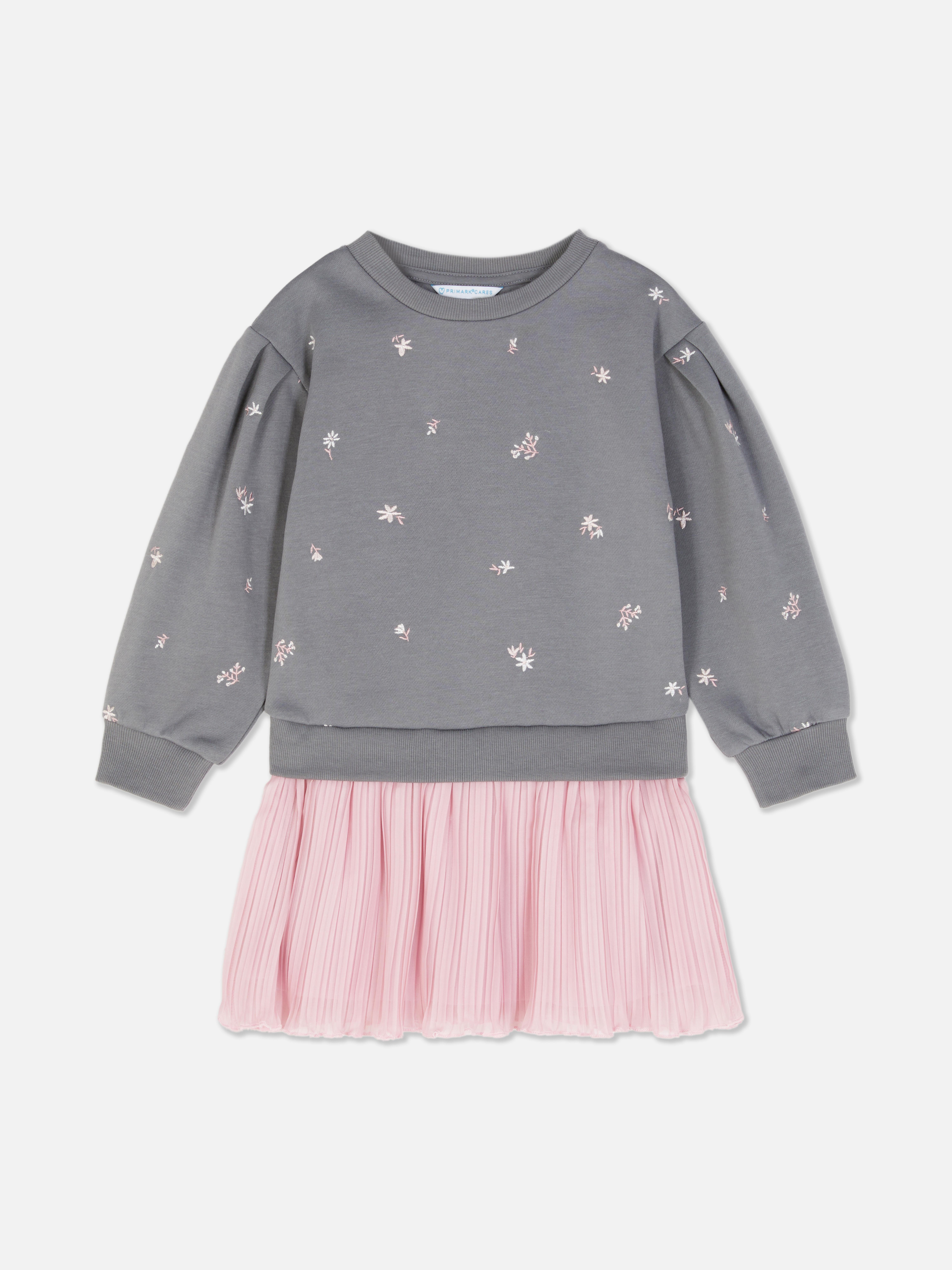 Abito in maglia floreale. Un abito in maglia con polsini a coste, fantasia floreale e orlo arricciato.