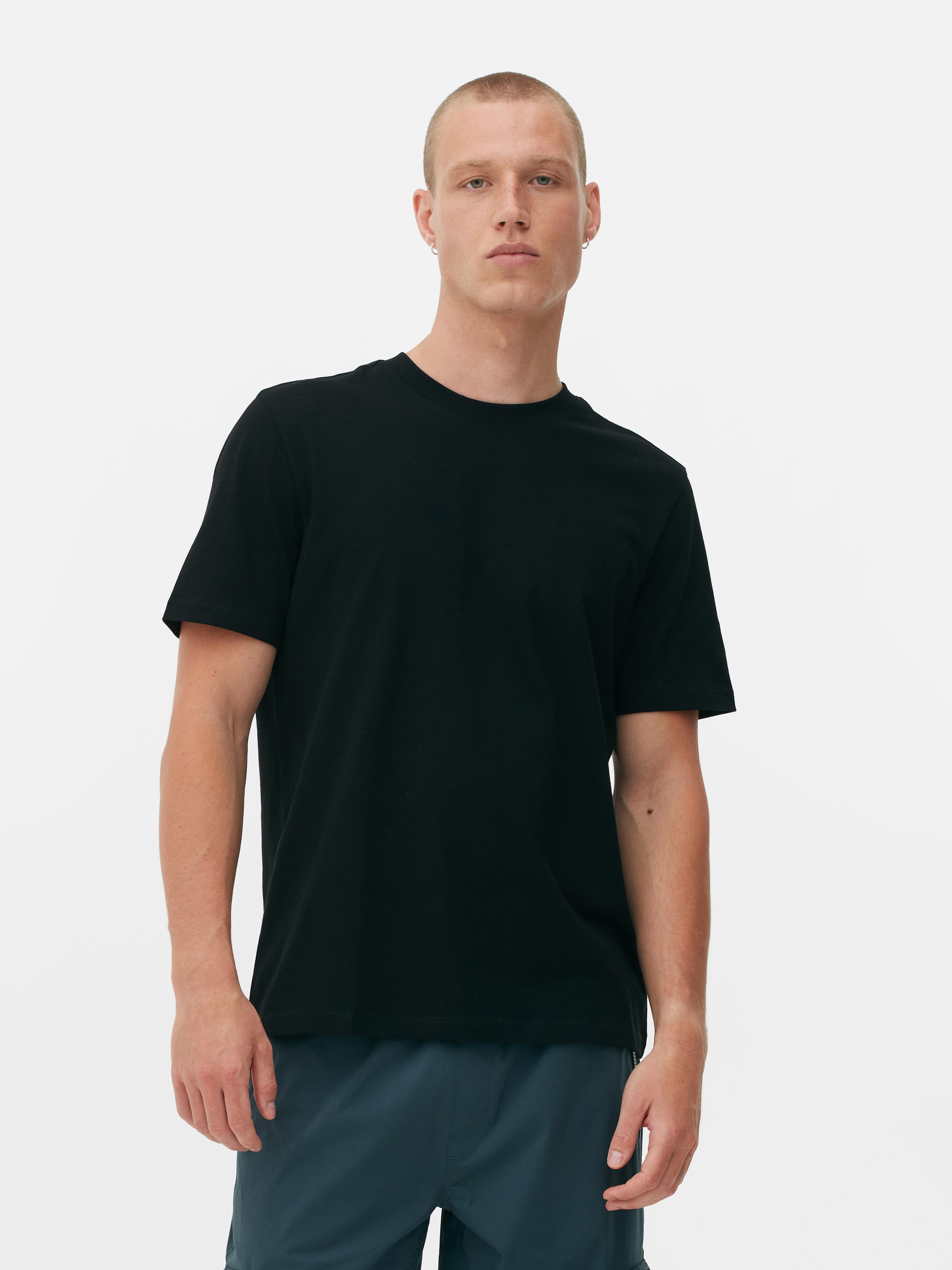 T-shirt à col rond, coupe classique. Un t-shirt en coton à col rond est tout simplement indispensable.
