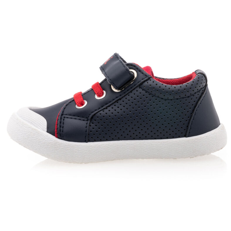 Blaue Turnschuhe für Jungen