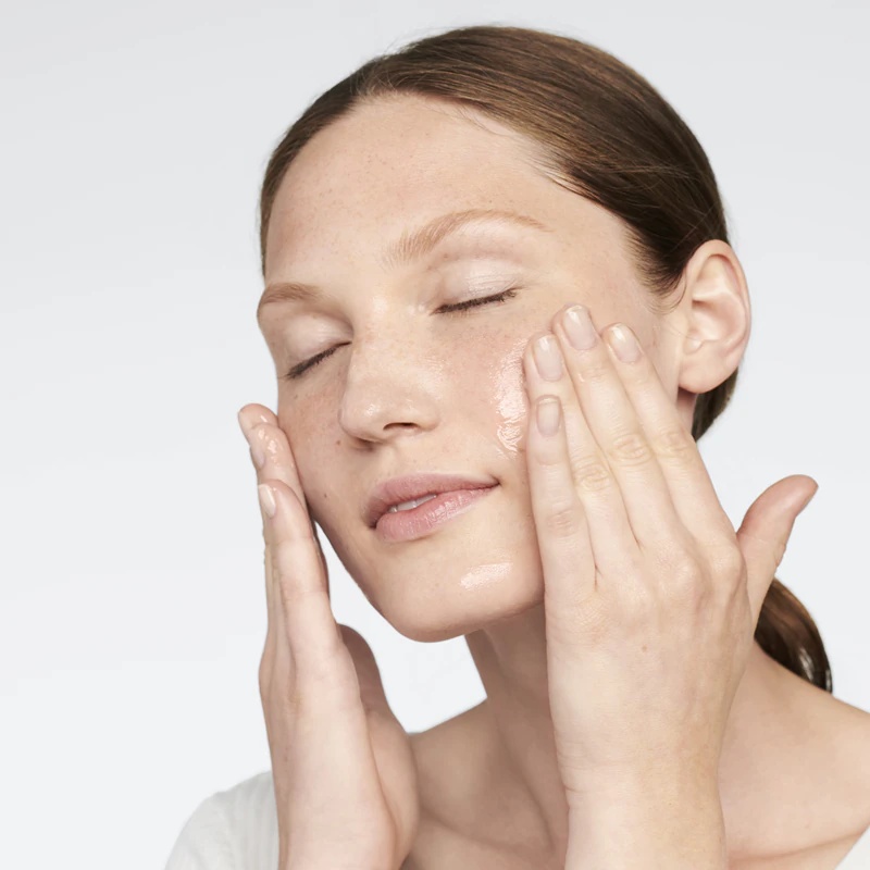 Clinique Moisture Surge™ SPF 25 Sheer Hydrator vlažilna in hranilna dnevna krema SPF 25