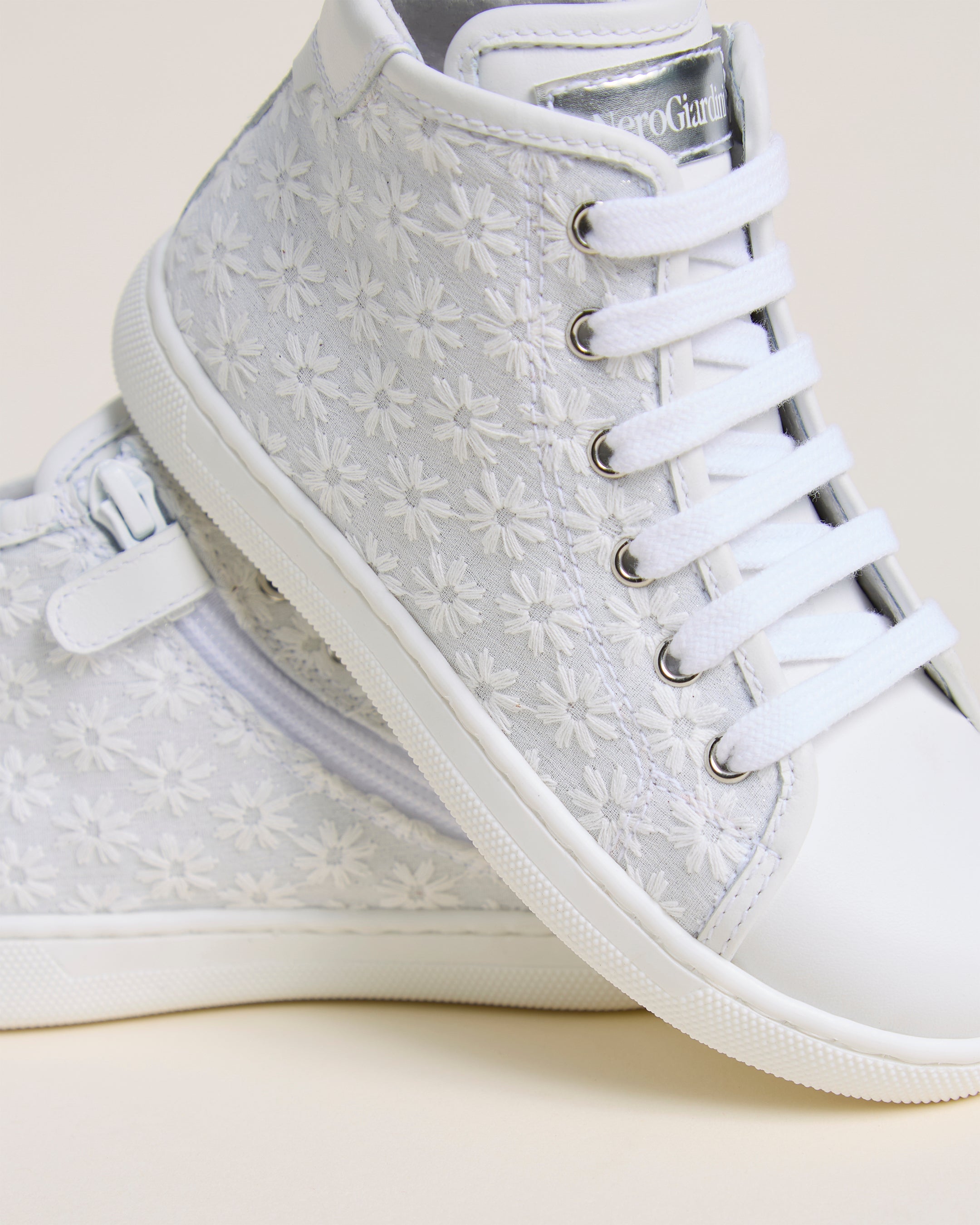  Baskets Junior pour filles en tissu et matières techniques