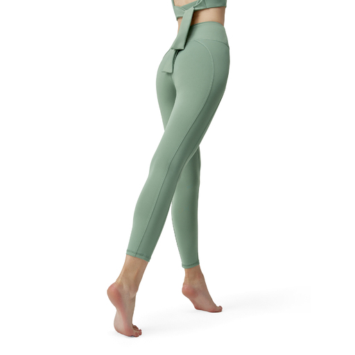  Legíny Born Living Yoga Isoka