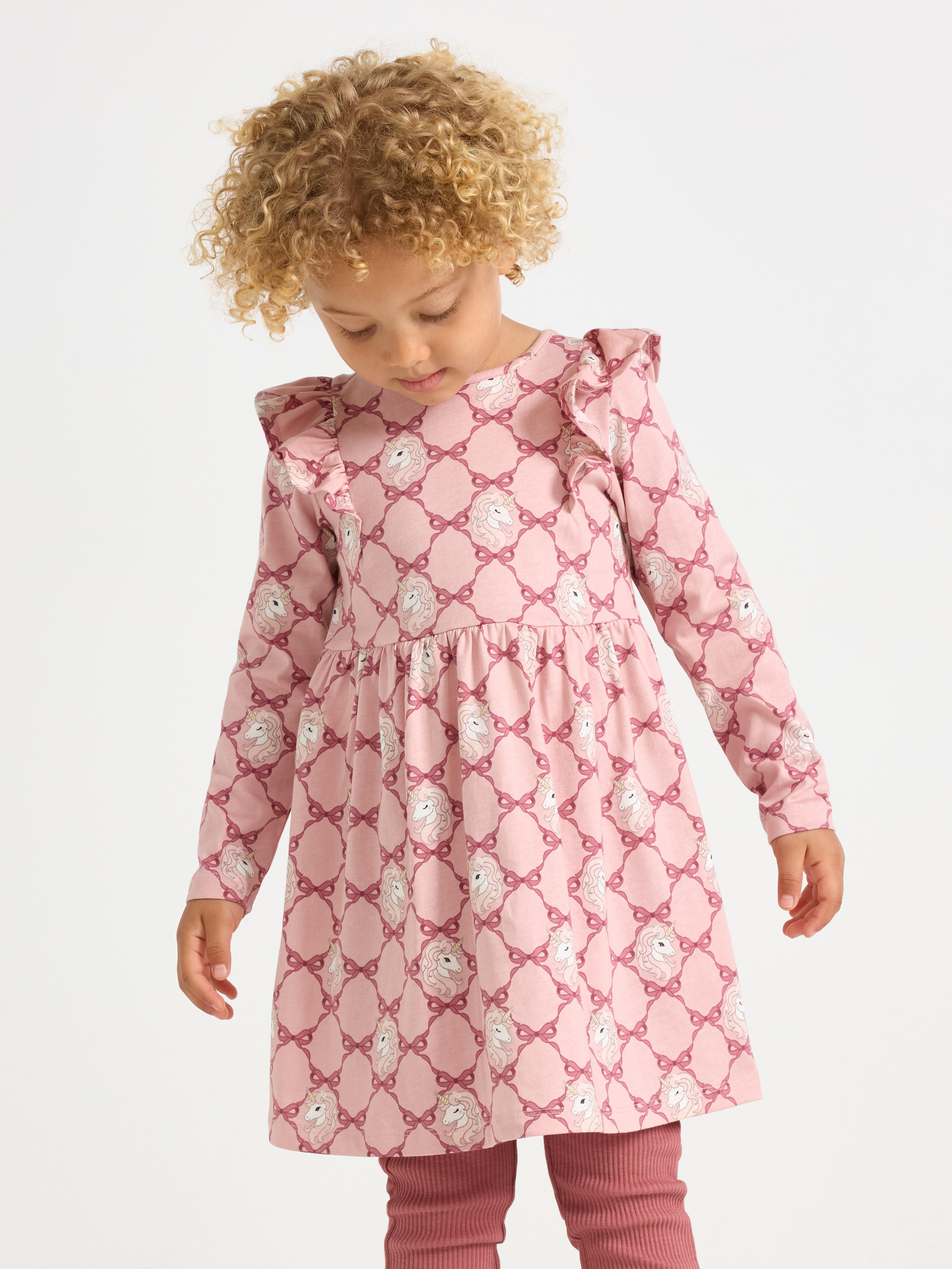 Vestido de manga larga color rosa empolvado