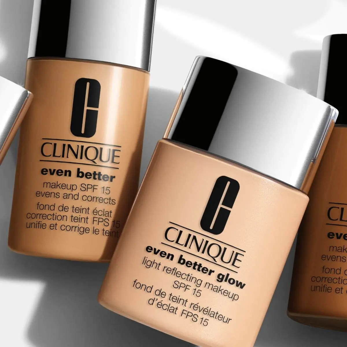Clinique Even Better Glow Podkład do twarzy, 22 Ecru