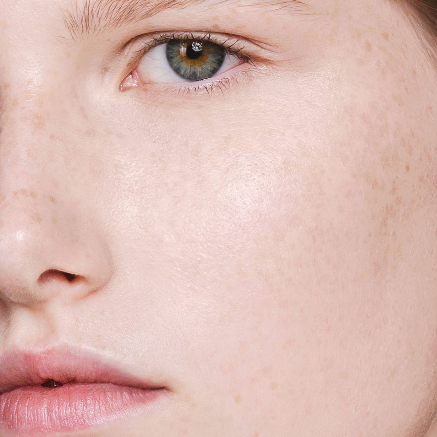 MÁDARA Correcteur Perfectionnant Lumineux