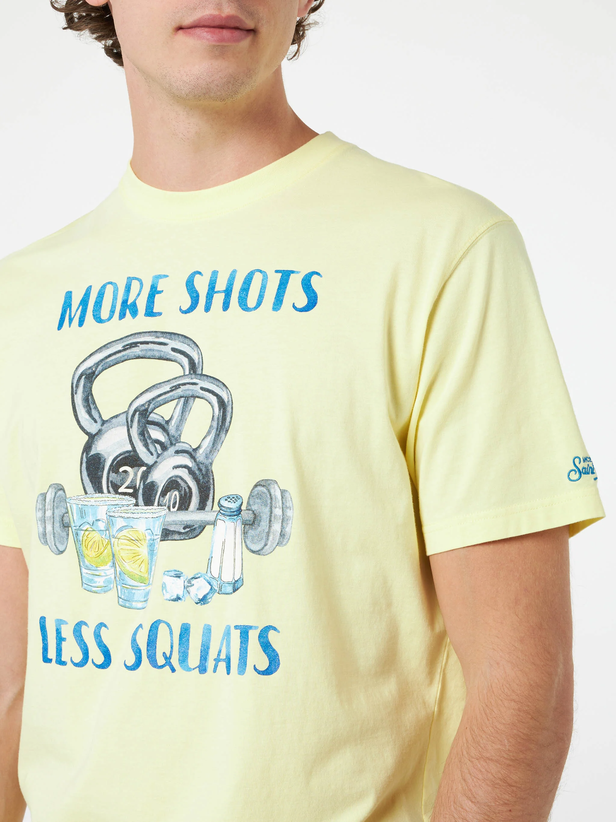 Herr-T-shirt i bomull med trycket More Shots Less Squats