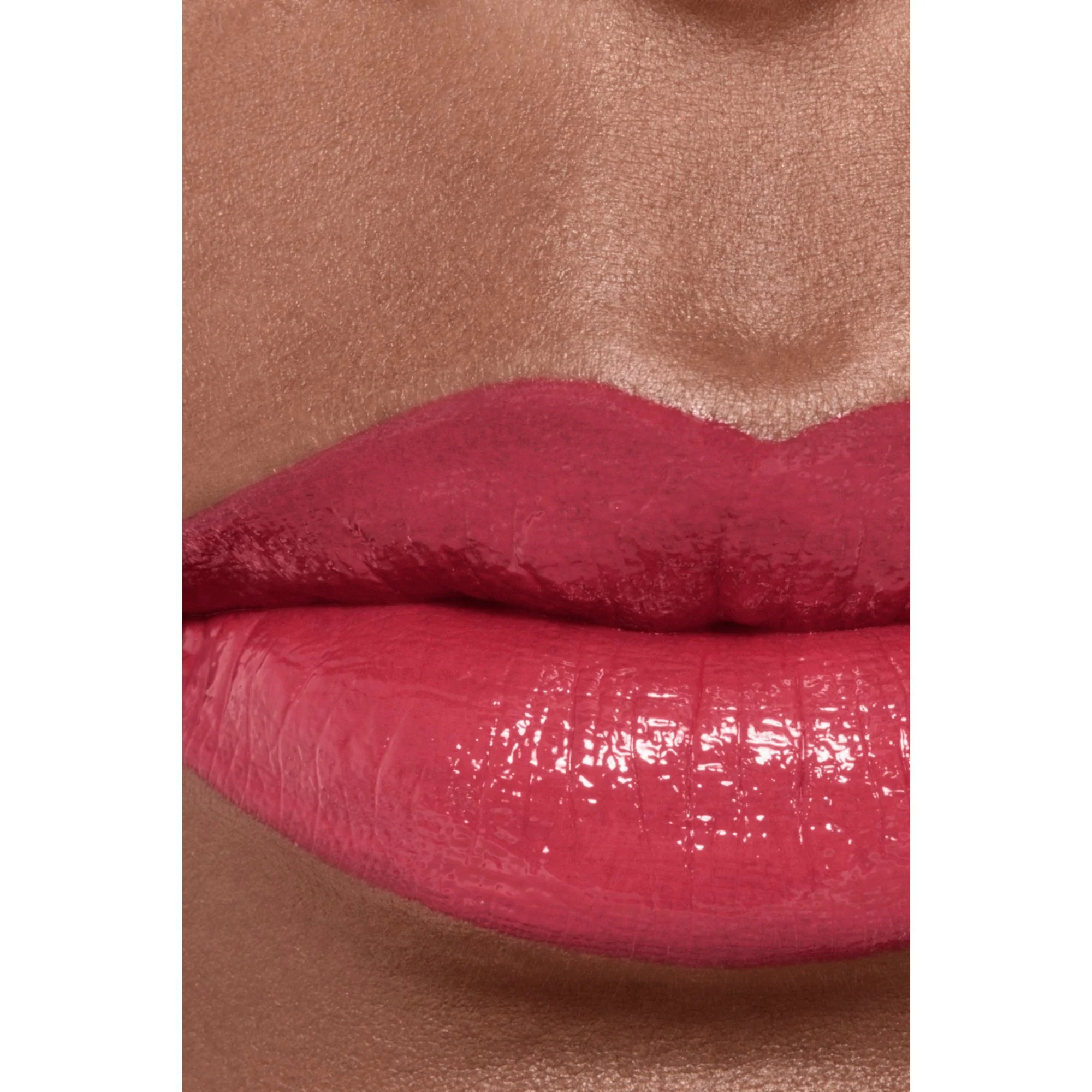 ROUGE ALLURE LAQUE - IL ROSSETTO FLUIDO BRILLANTE TENUTA ESTREMA