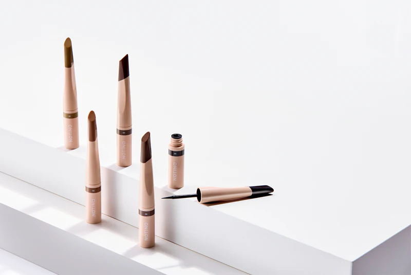 Tekuté sérové ceruzky na obočie Notino Serum-Infused Lifeproof Eyebrow Liner