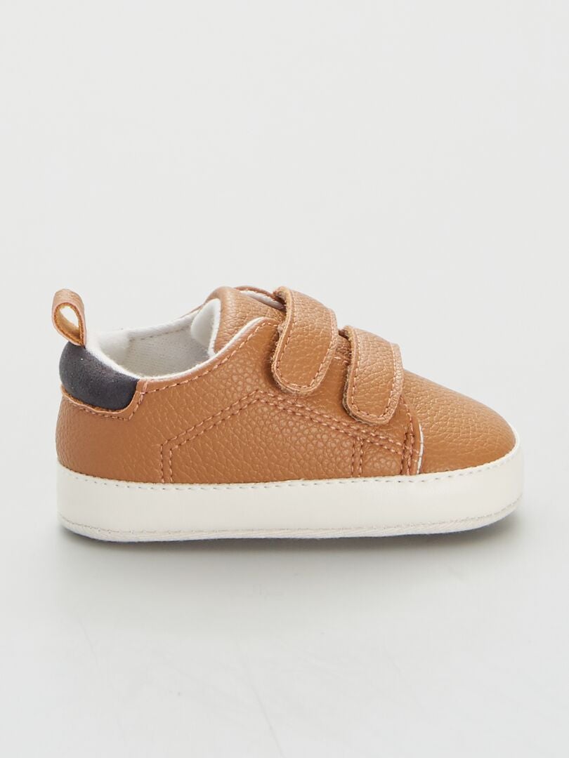 Tweekleurige sneakers met klittenbandsluiting - BRUIN