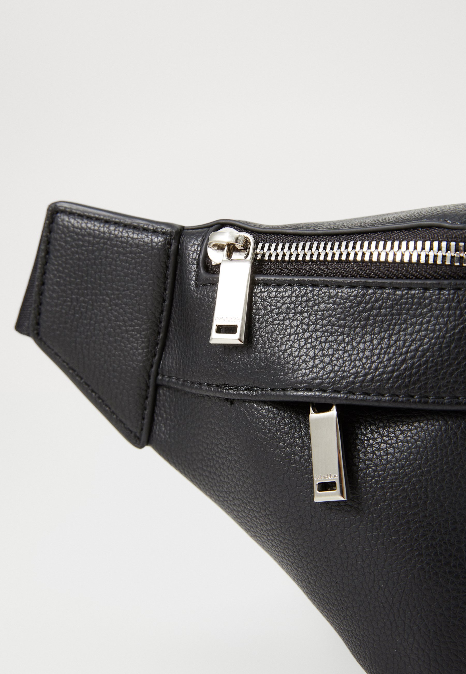 Calvin Klein RAISED WAISTBAG - Nerka - czarna