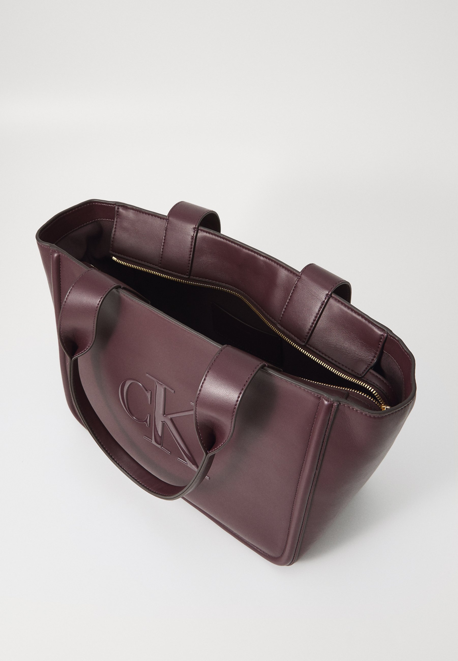 Calvin Klein BOLD MEDIUM TOTE - Tote bag - fudge