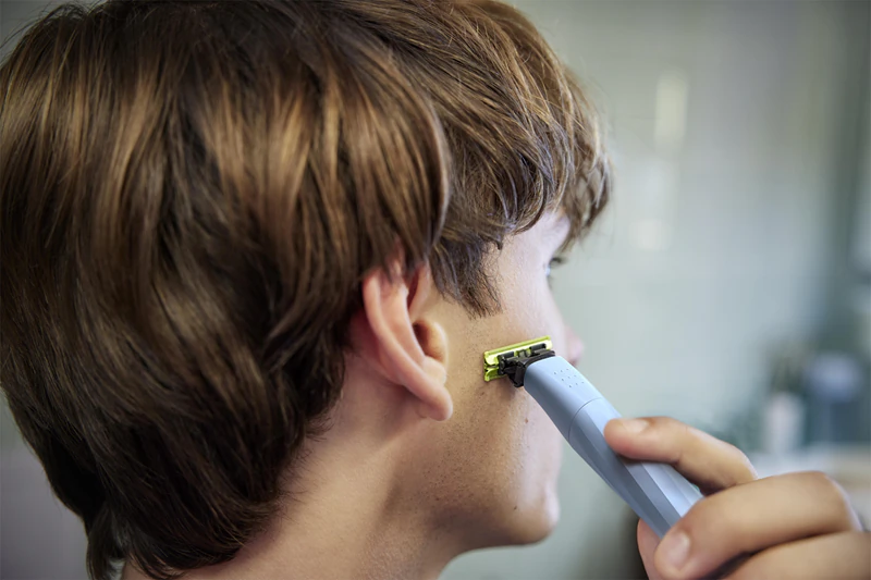 Philips OneBlade First Shave QP1324/30 baardscheermes