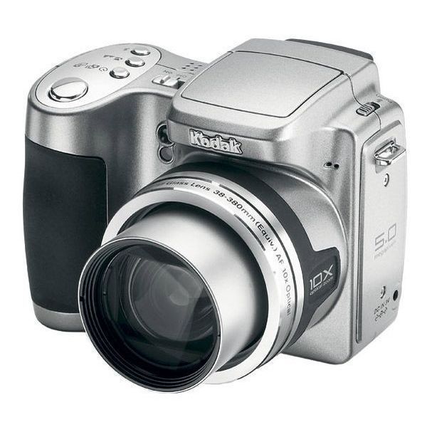 KODAK Z740 + Kodak Ladegerät + 4 Kodak Akkus