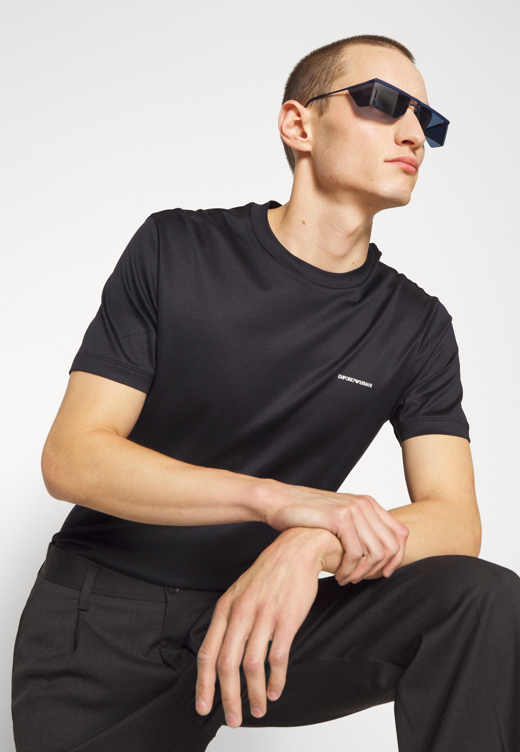 T-shirt basic Emporio Armani - blu navy