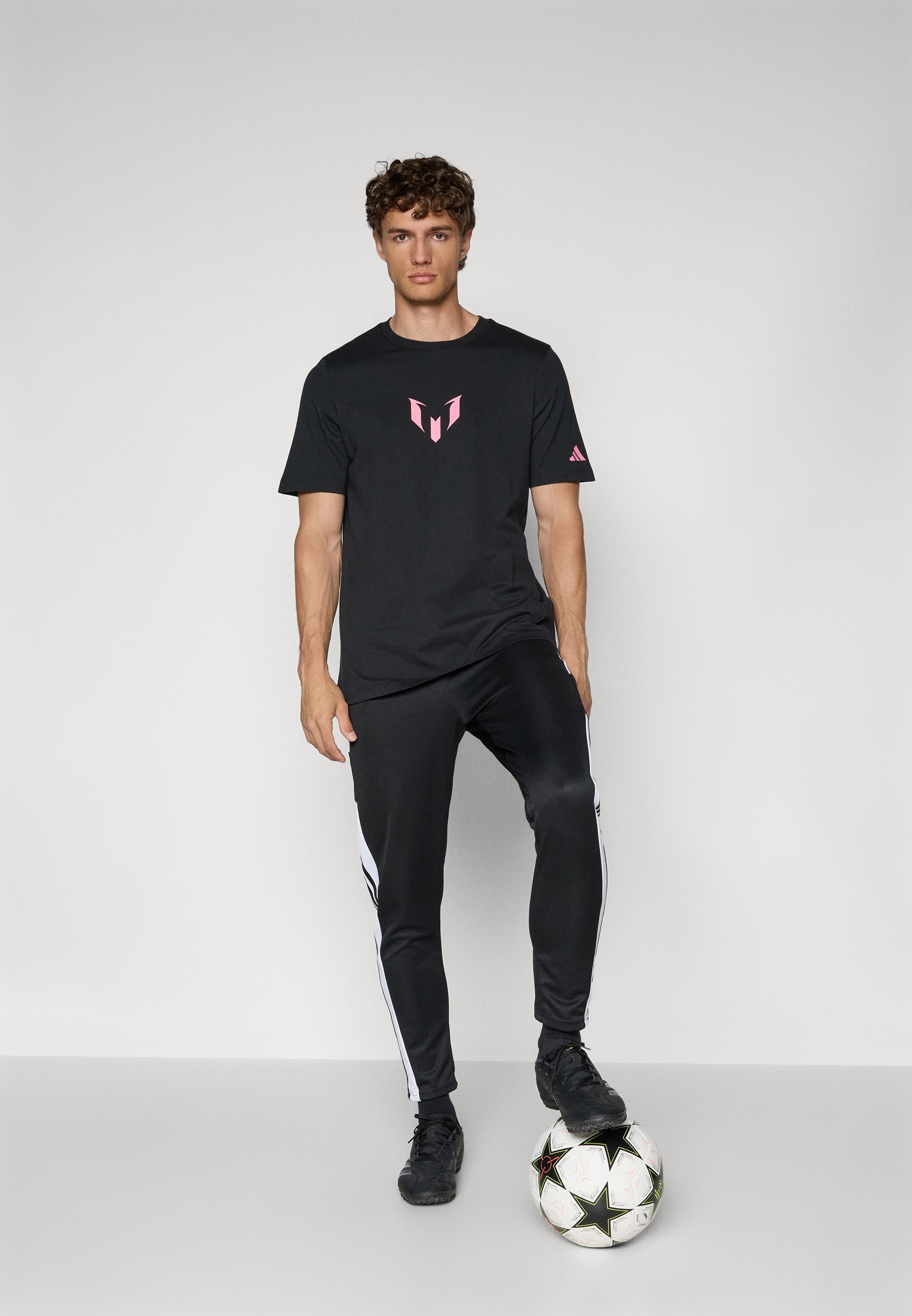 adidas Performance MESSI NAAM & NUMMER GRAPHIC T-SHIRT - Bedrukt T-shirt - zwart